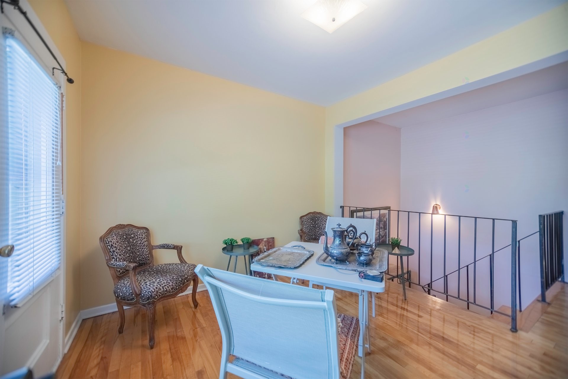 









208


Rue Roy

,
Longueuil (Le Vieux-Longueuil),




QC
J4R2J1

