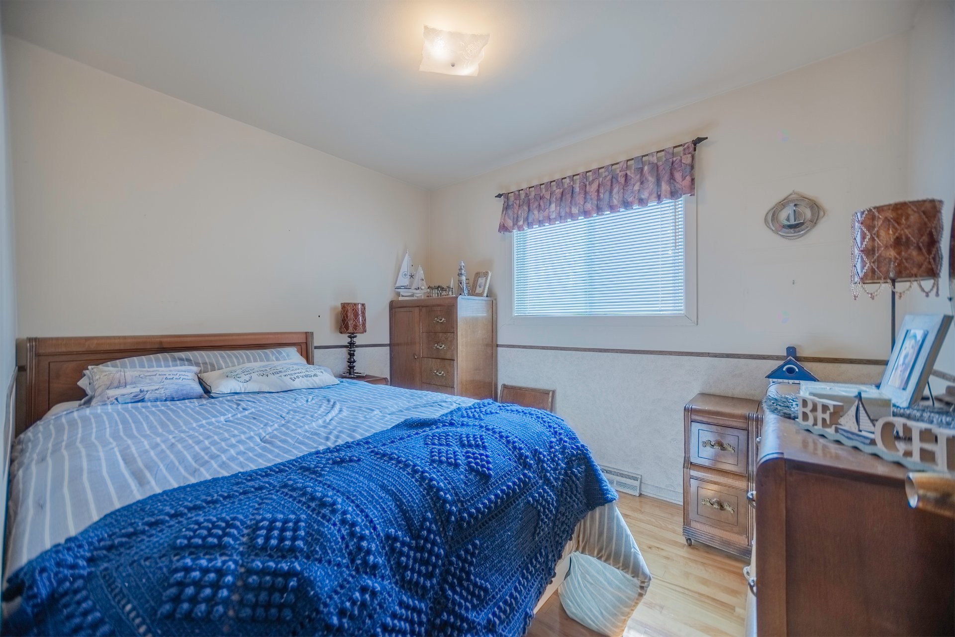 









208


Rue Roy

,
Longueuil (Le Vieux-Longueuil),




QC
J4R2J1

