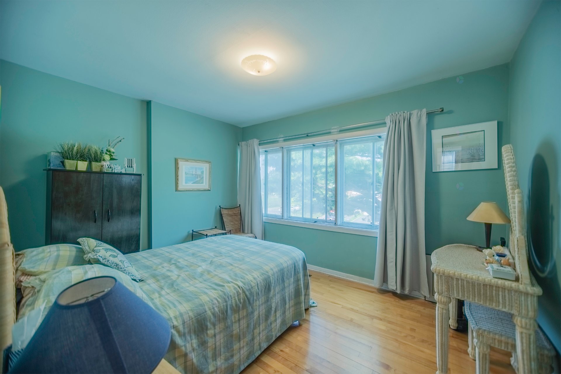 









208


Rue Roy

,
Longueuil (Le Vieux-Longueuil),




QC
J4R2J1

