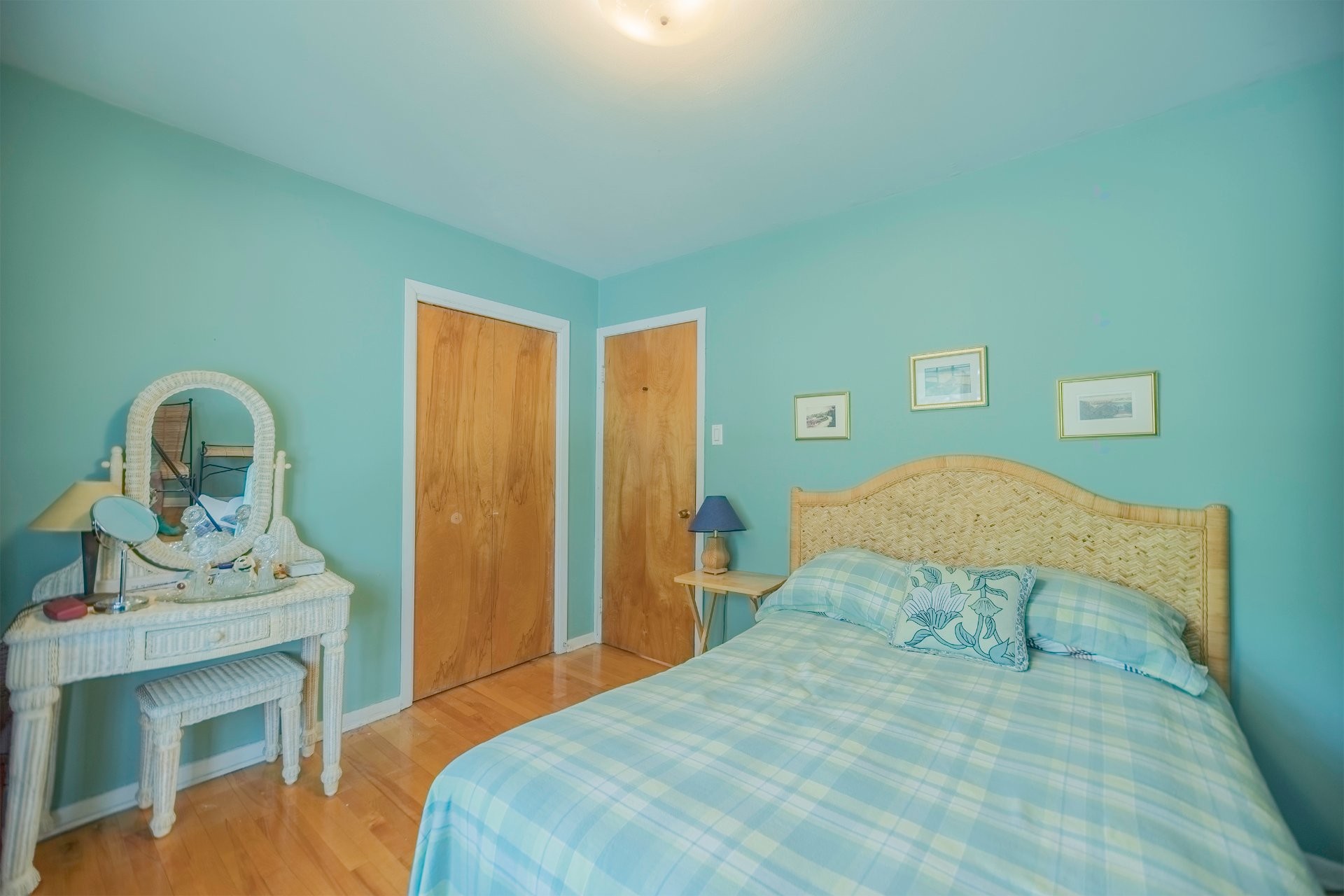 









208


Rue Roy

,
Longueuil (Le Vieux-Longueuil),




QC
J4R2J1


