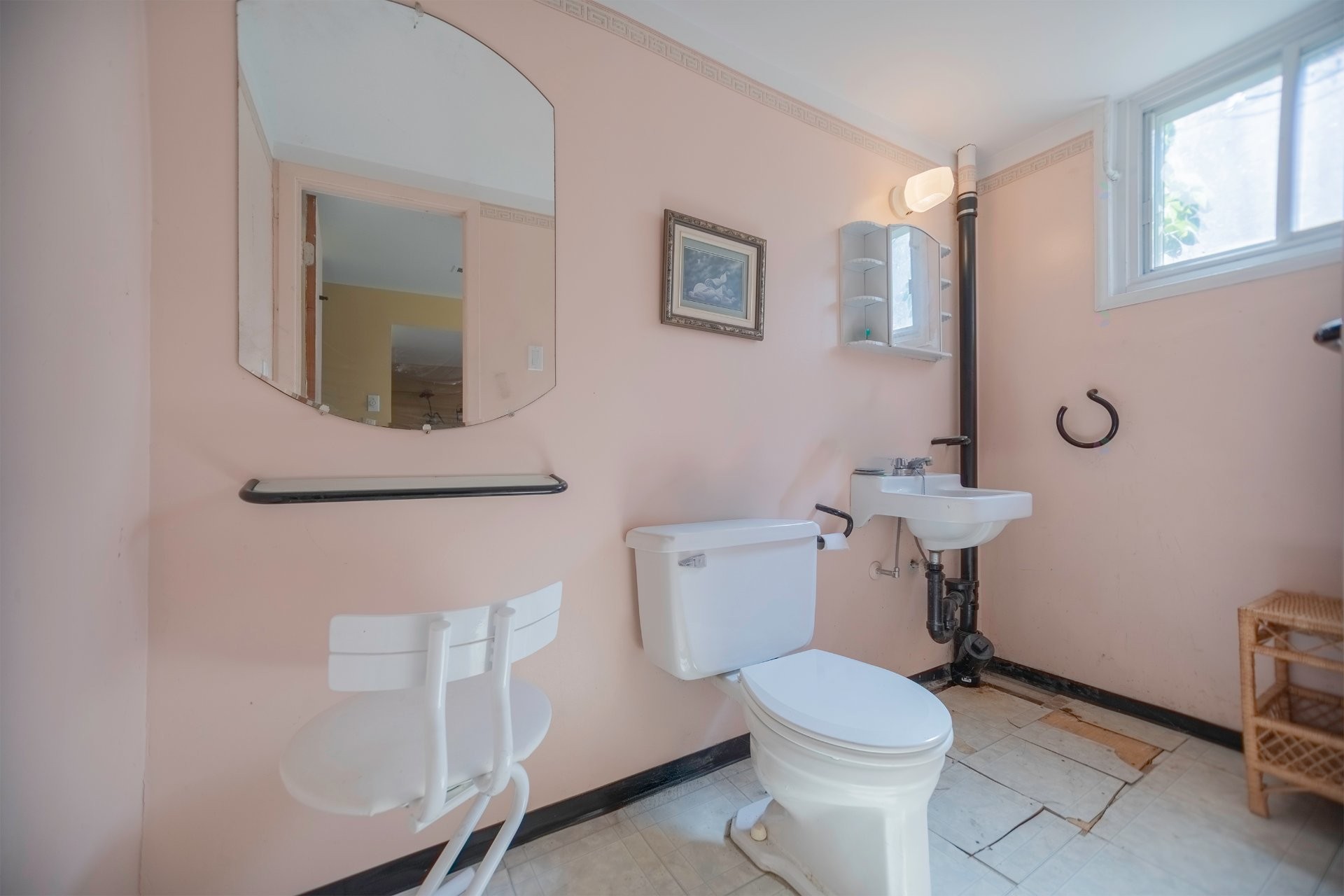 









208


Rue Roy

,
Longueuil (Le Vieux-Longueuil),




QC
J4R2J1

