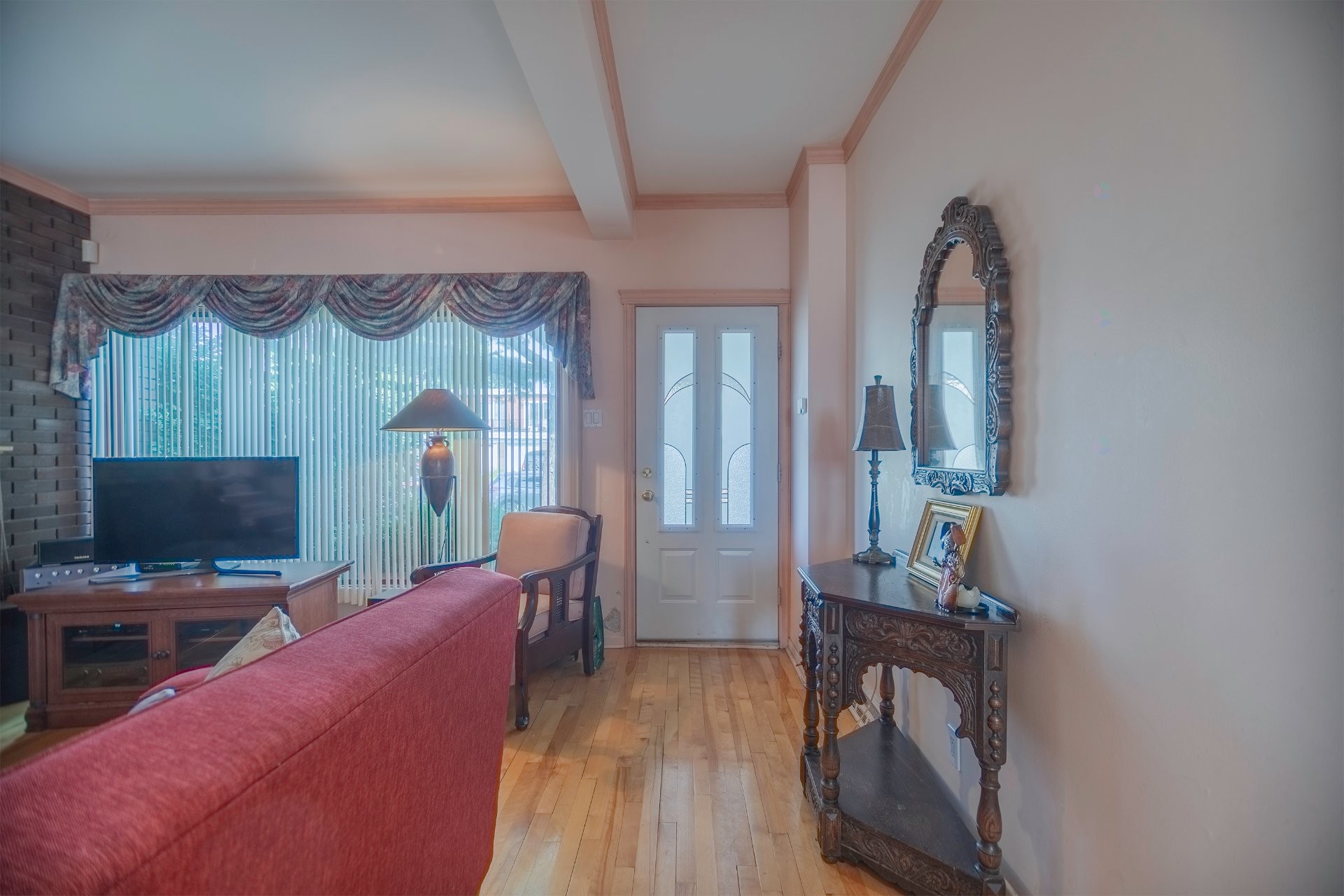 









208


Rue Roy

,
Longueuil (Le Vieux-Longueuil),




QC
J4R2J1

