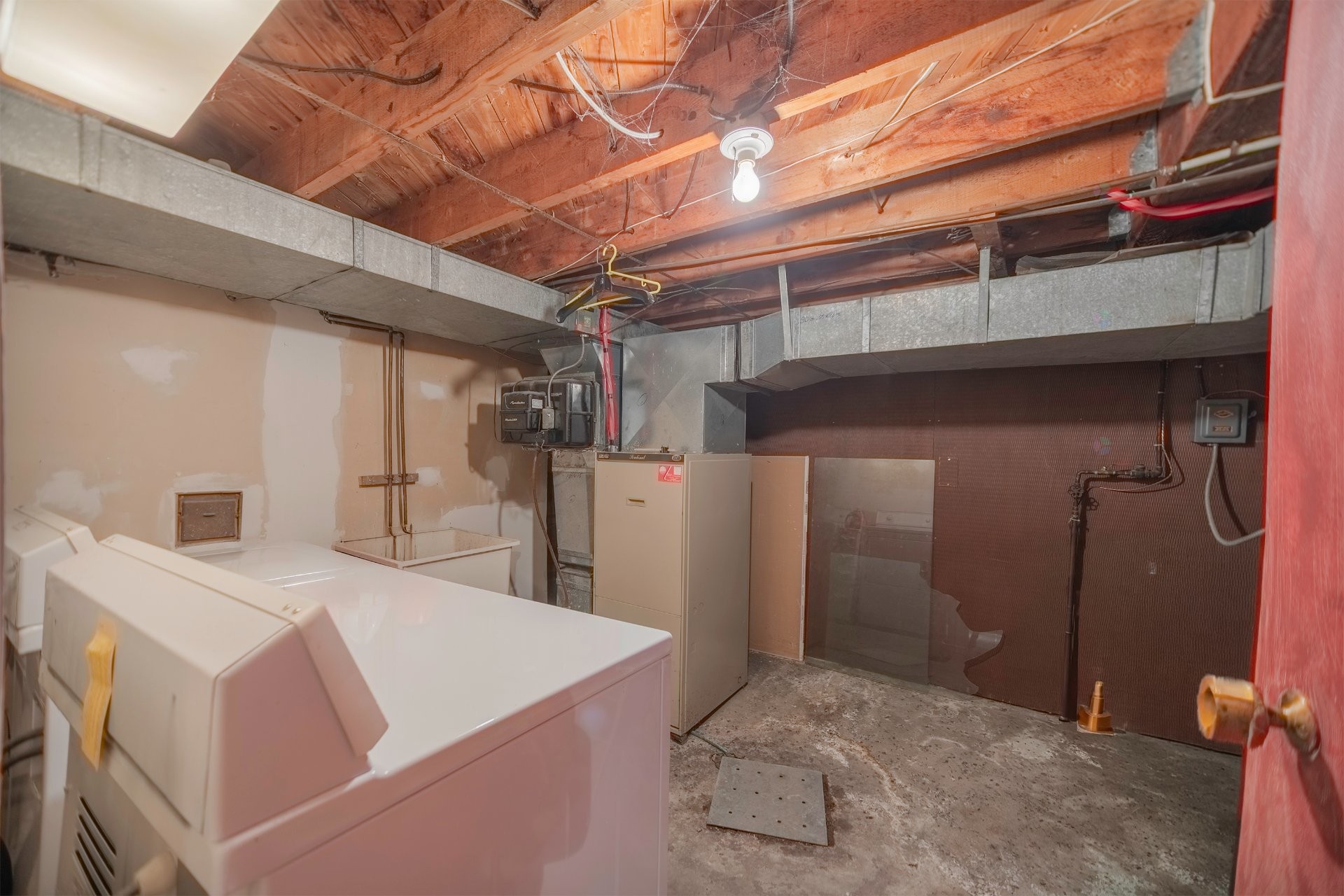 









208


Rue Roy

,
Longueuil (Le Vieux-Longueuil),




QC
J4R2J1

