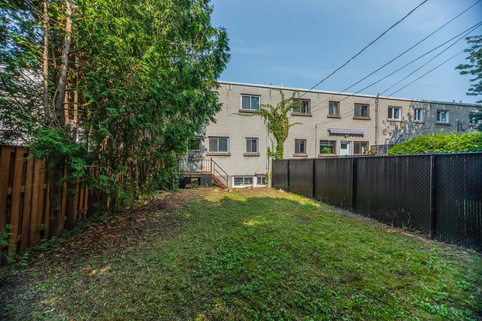 









208


Rue Roy

,
Longueuil (Le Vieux-Longueuil),




QC
J4R2J1


