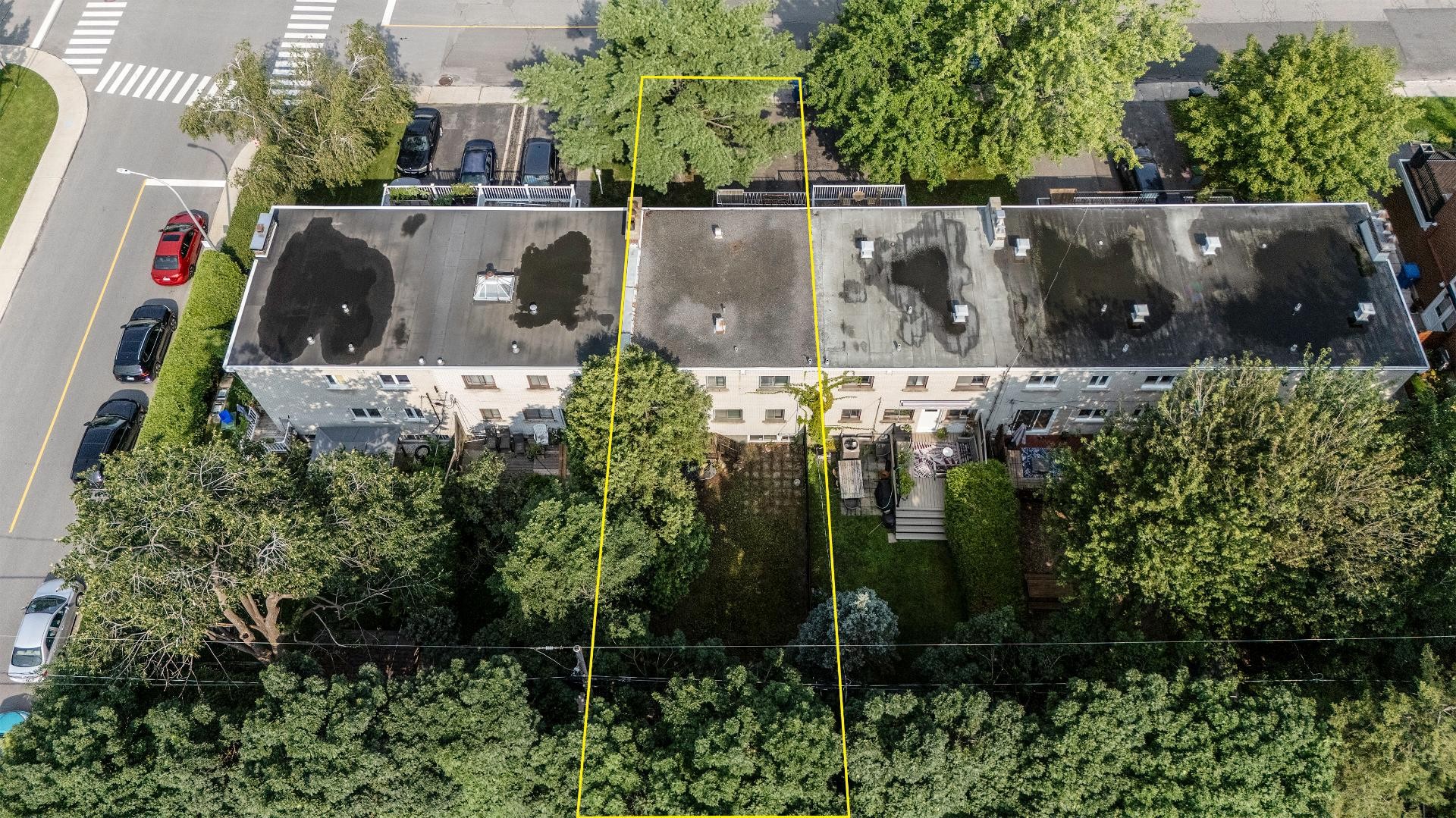 









208


Rue Roy

,
Longueuil (Le Vieux-Longueuil),




QC
J4R2J1

