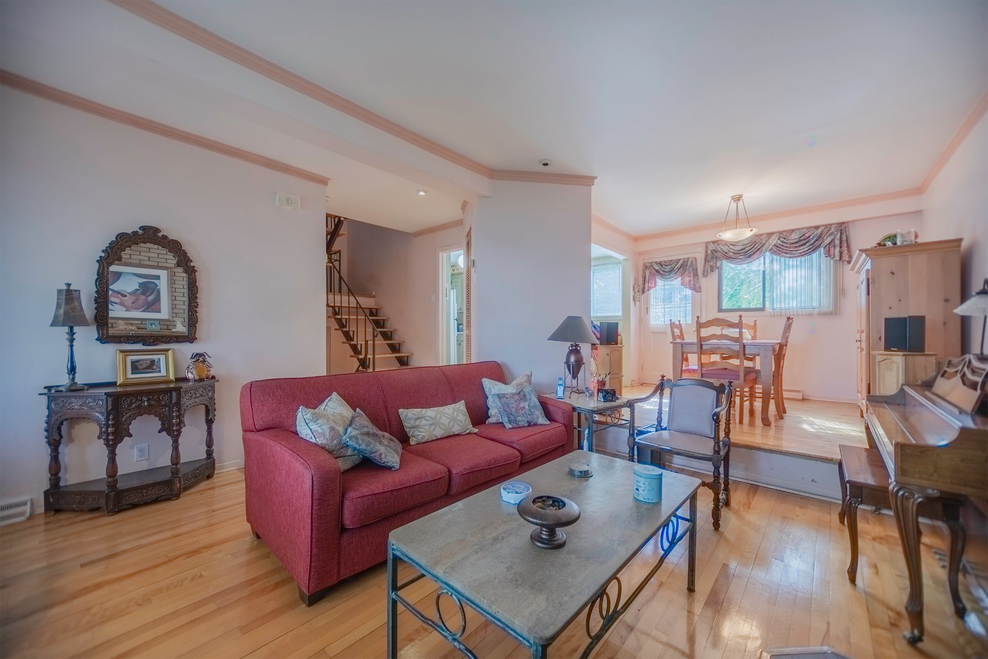 









208


Rue Roy

,
Longueuil (Le Vieux-Longueuil),




QC
J4R2J1

