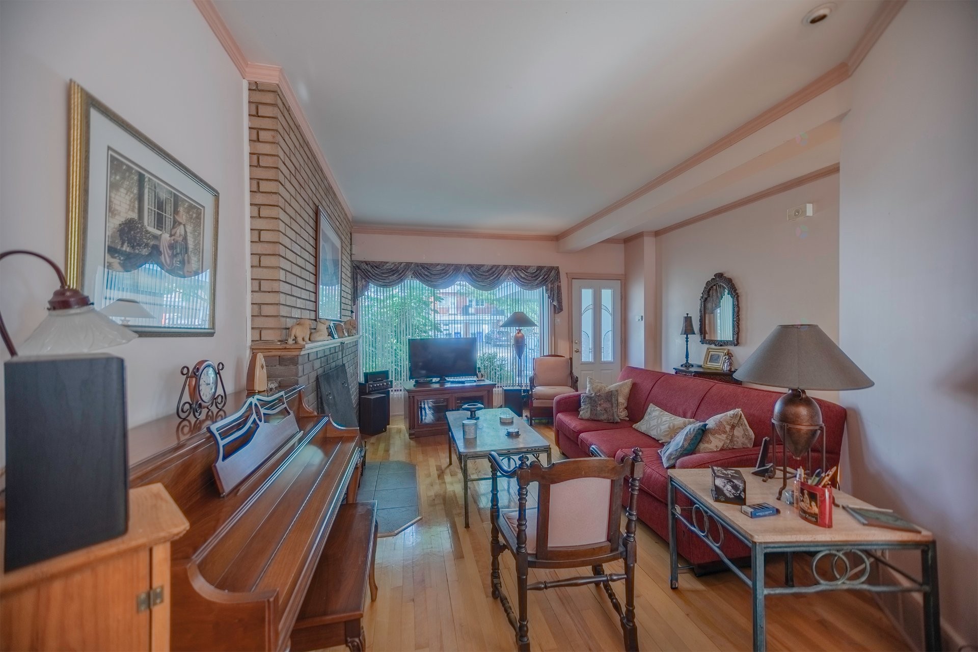 









208


Rue Roy

,
Longueuil (Le Vieux-Longueuil),




QC
J4R2J1

