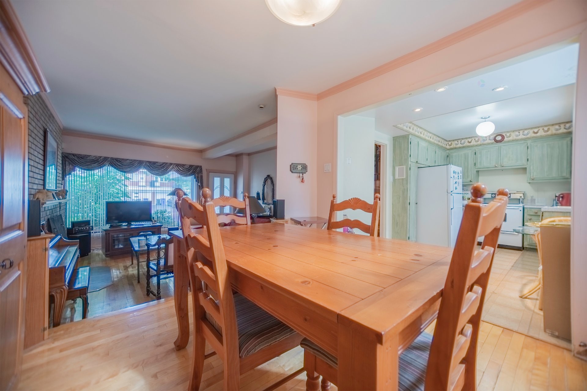 









208


Rue Roy

,
Longueuil (Le Vieux-Longueuil),




QC
J4R2J1

