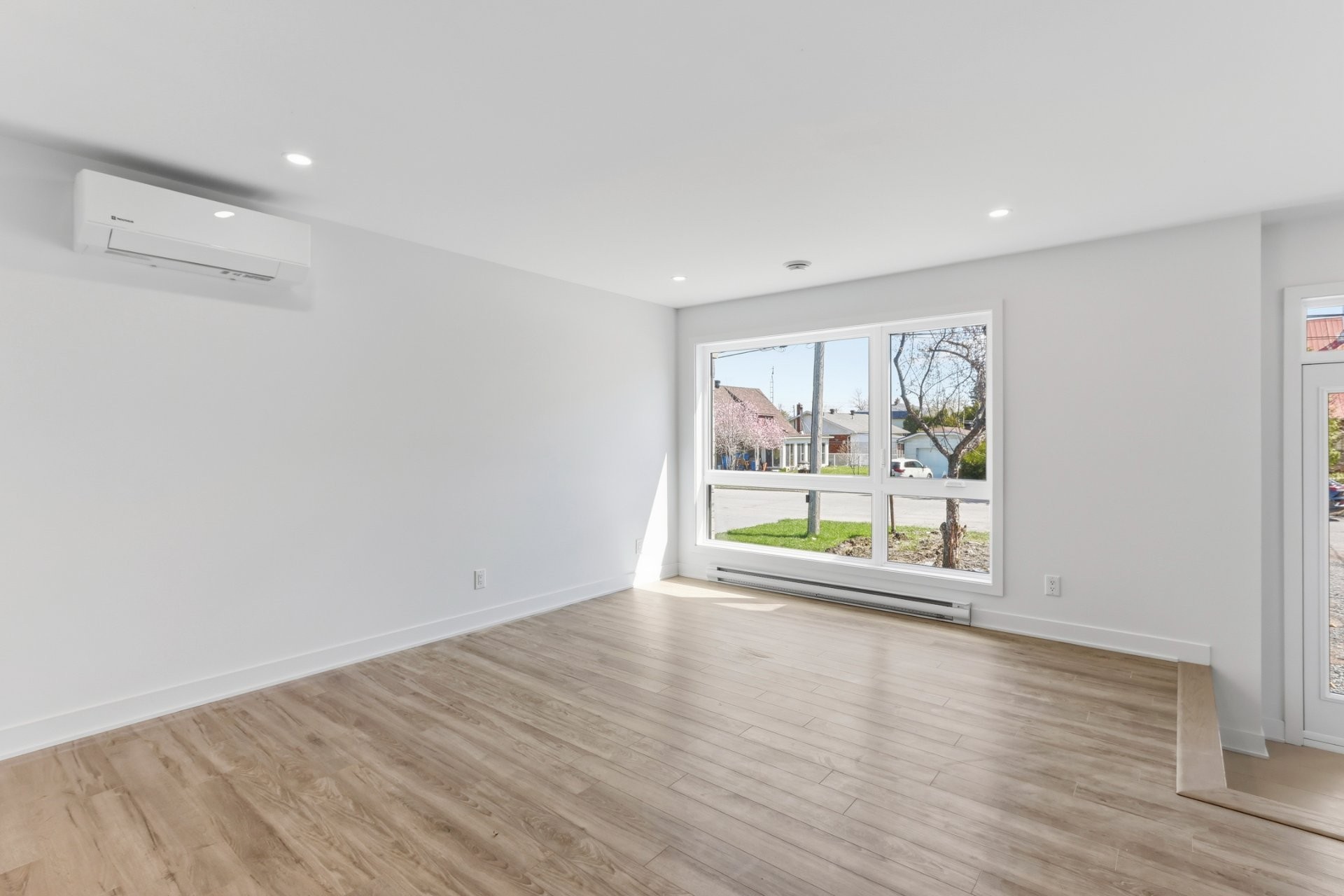 









6


20e Avenue

,
Beauharnois,




QC
J6N0E7

