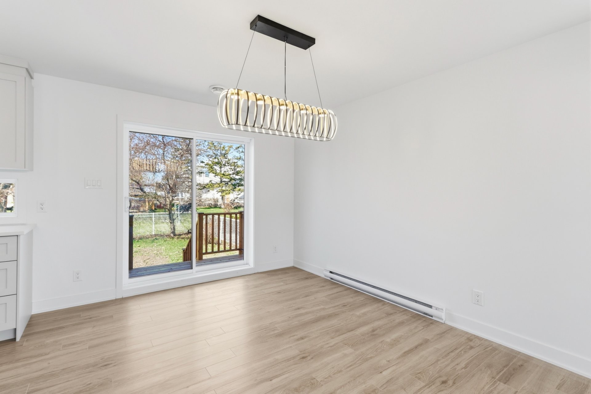 









6


20e Avenue

,
Beauharnois,




QC
J6N0E7

