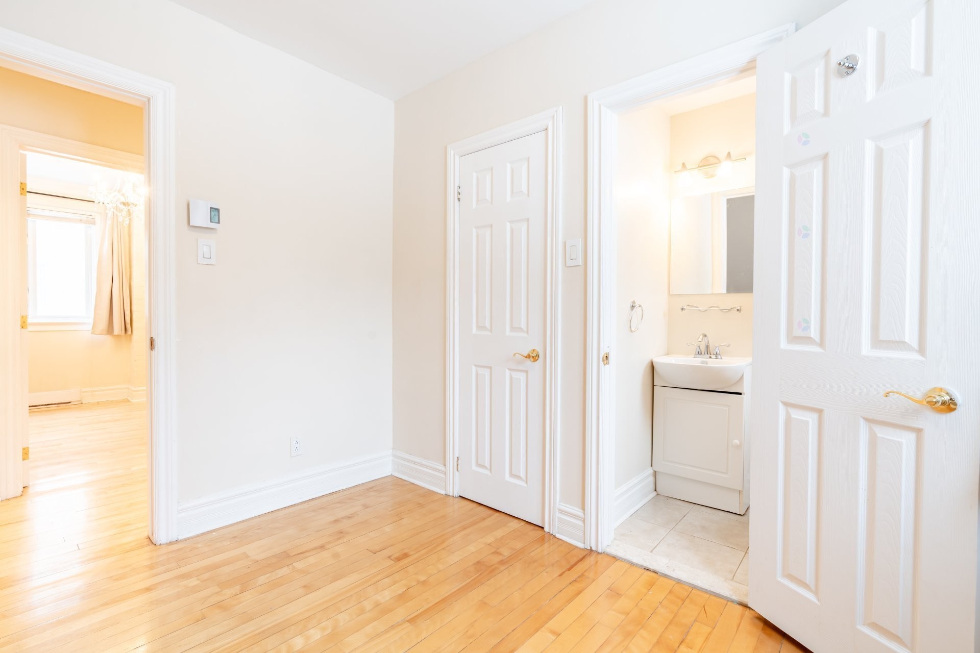 









181


Rue Dufferin

,
Hampstead,




QC
H3X2Y2

