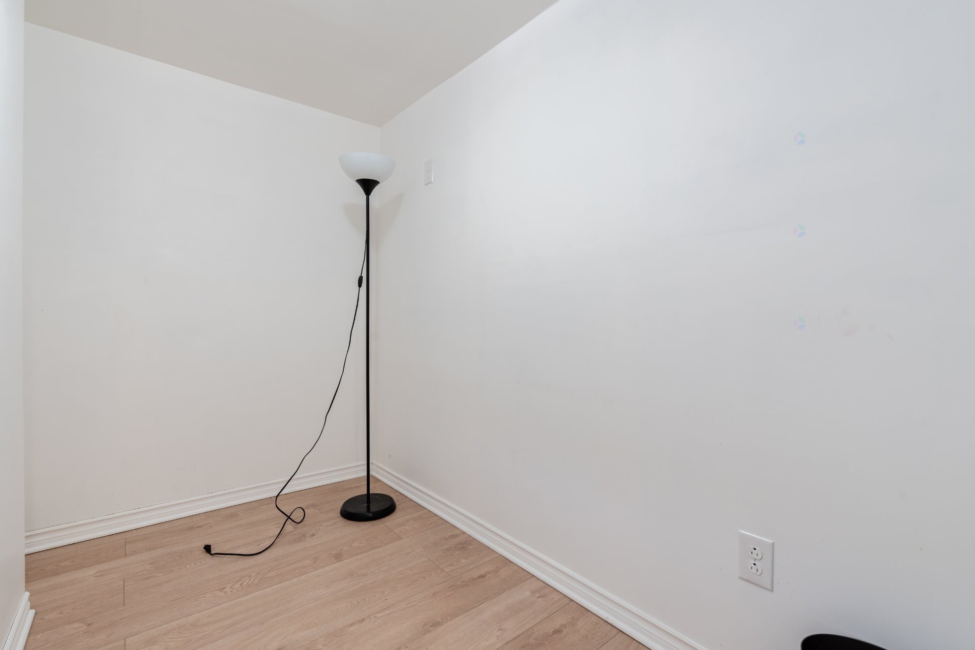 









181


Rue Dufferin

,
Hampstead,




QC
H3X2Y2

