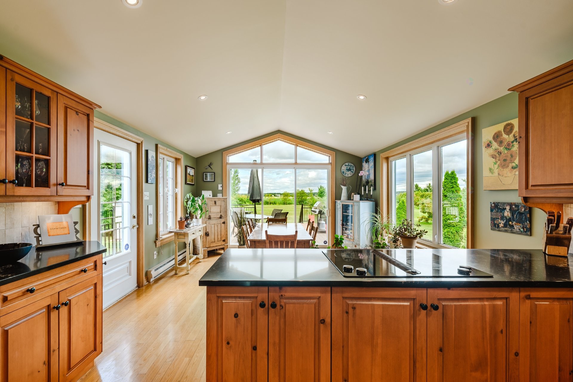 









385


Mtée du Pré-Vert

,
Beloeil,




QC
J3G0X9

