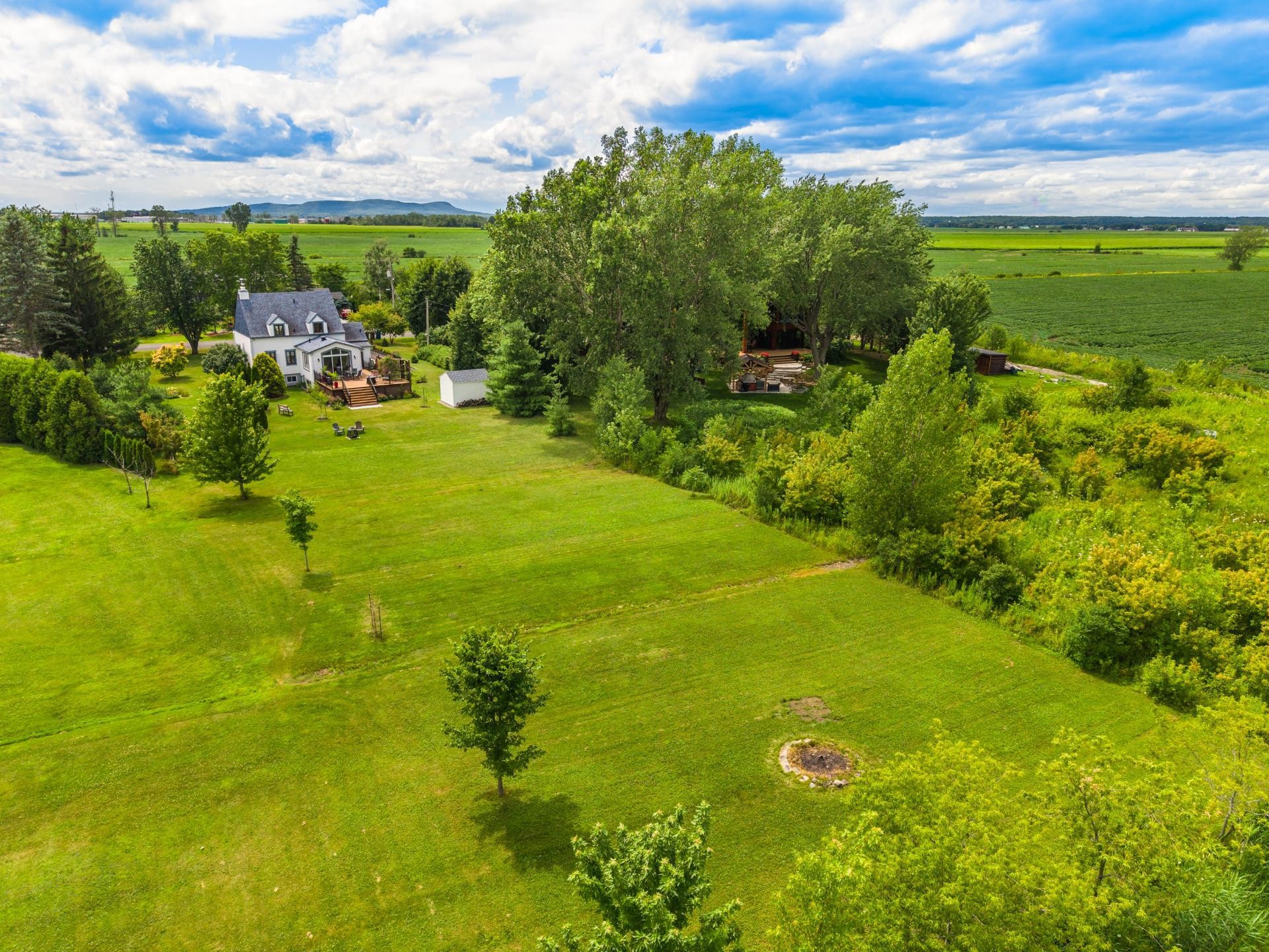 









385


Mtée du Pré-Vert

,
Beloeil,




QC
J3G0X9


