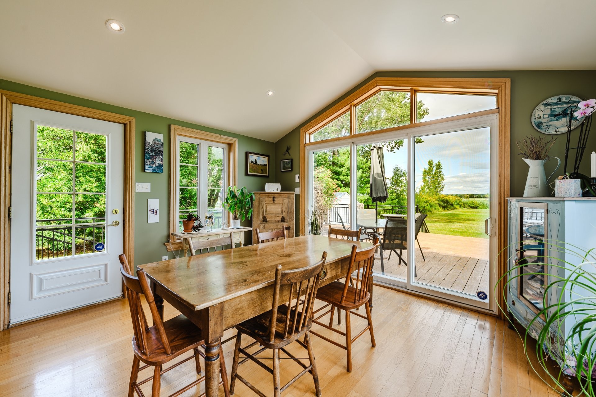 









385


Mtée du Pré-Vert

,
Beloeil,




QC
J3G0X9

