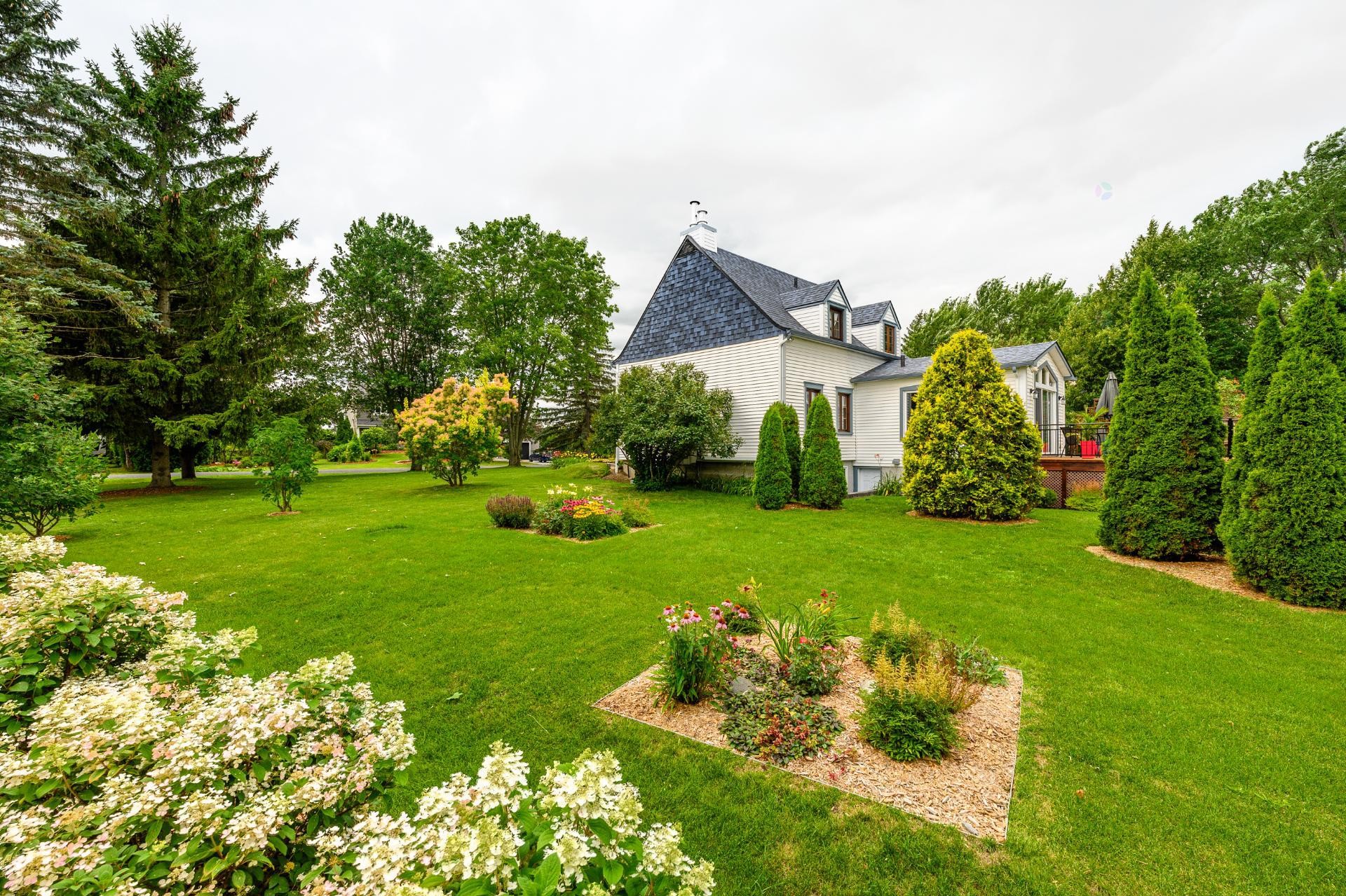 









385


Mtée du Pré-Vert

,
Beloeil,




QC
J3G0X9

