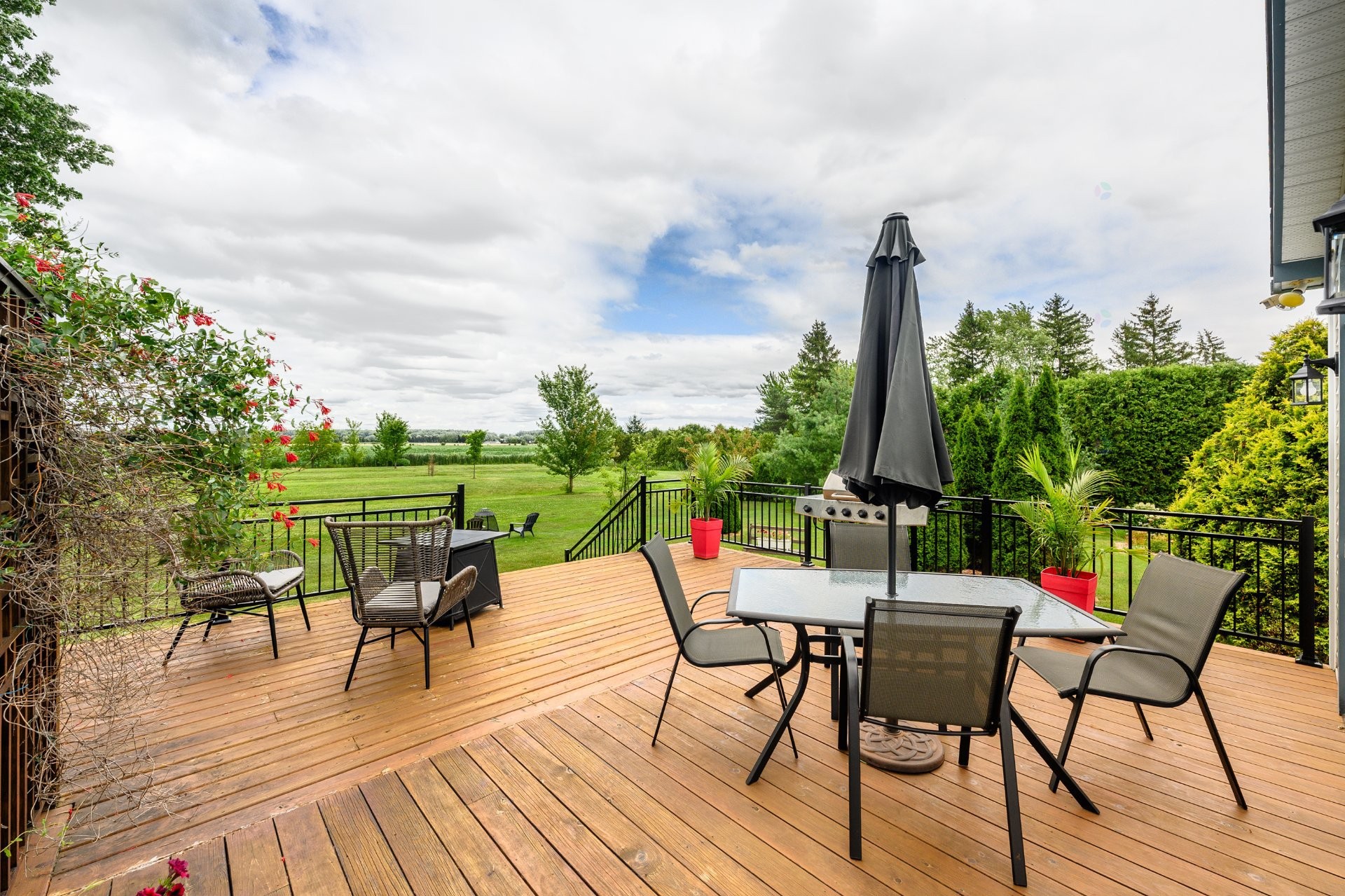









385


Mtée du Pré-Vert

,
Beloeil,




QC
J3G0X9

