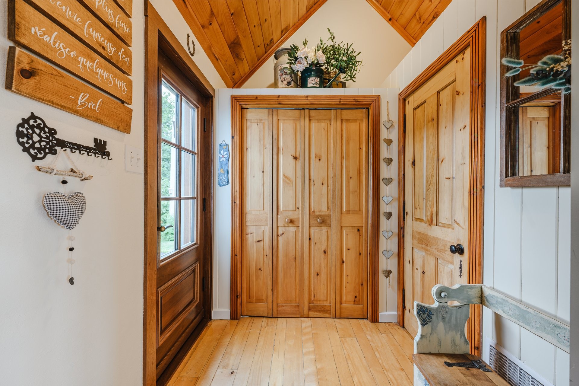 









385


Mtée du Pré-Vert

,
Beloeil,




QC
J3G0X9

