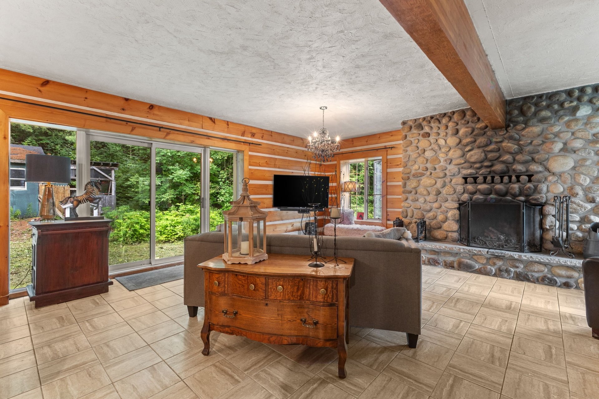 









370


Ch. St-Antoine

,
Val-des-Monts,




QC
J8N7H9

