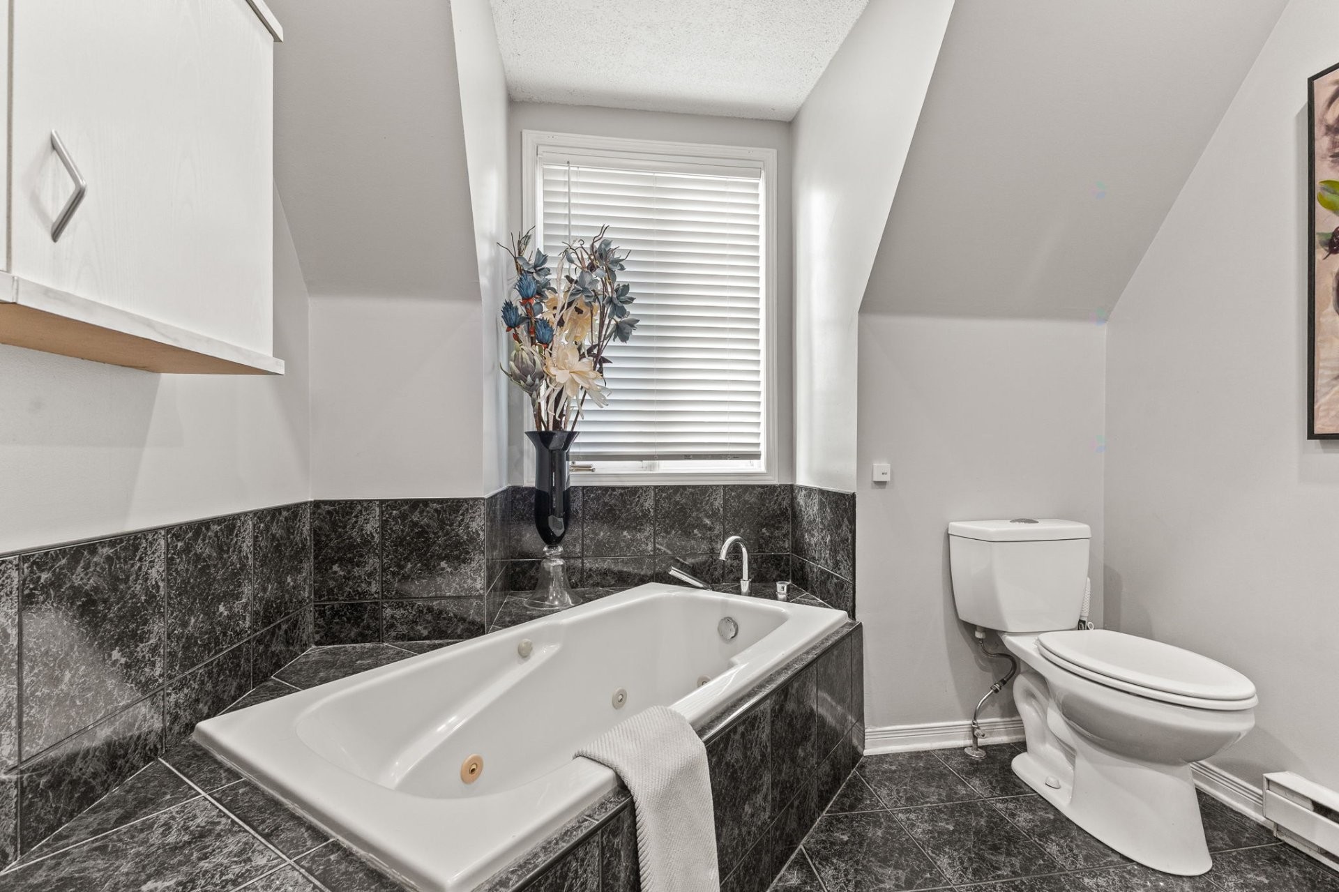 









370


Ch. St-Antoine

,
Val-des-Monts,




QC
J8N7H9

