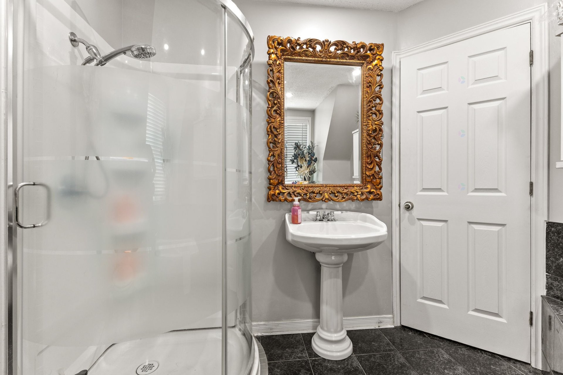 









370


Ch. St-Antoine

,
Val-des-Monts,




QC
J8N7H9

