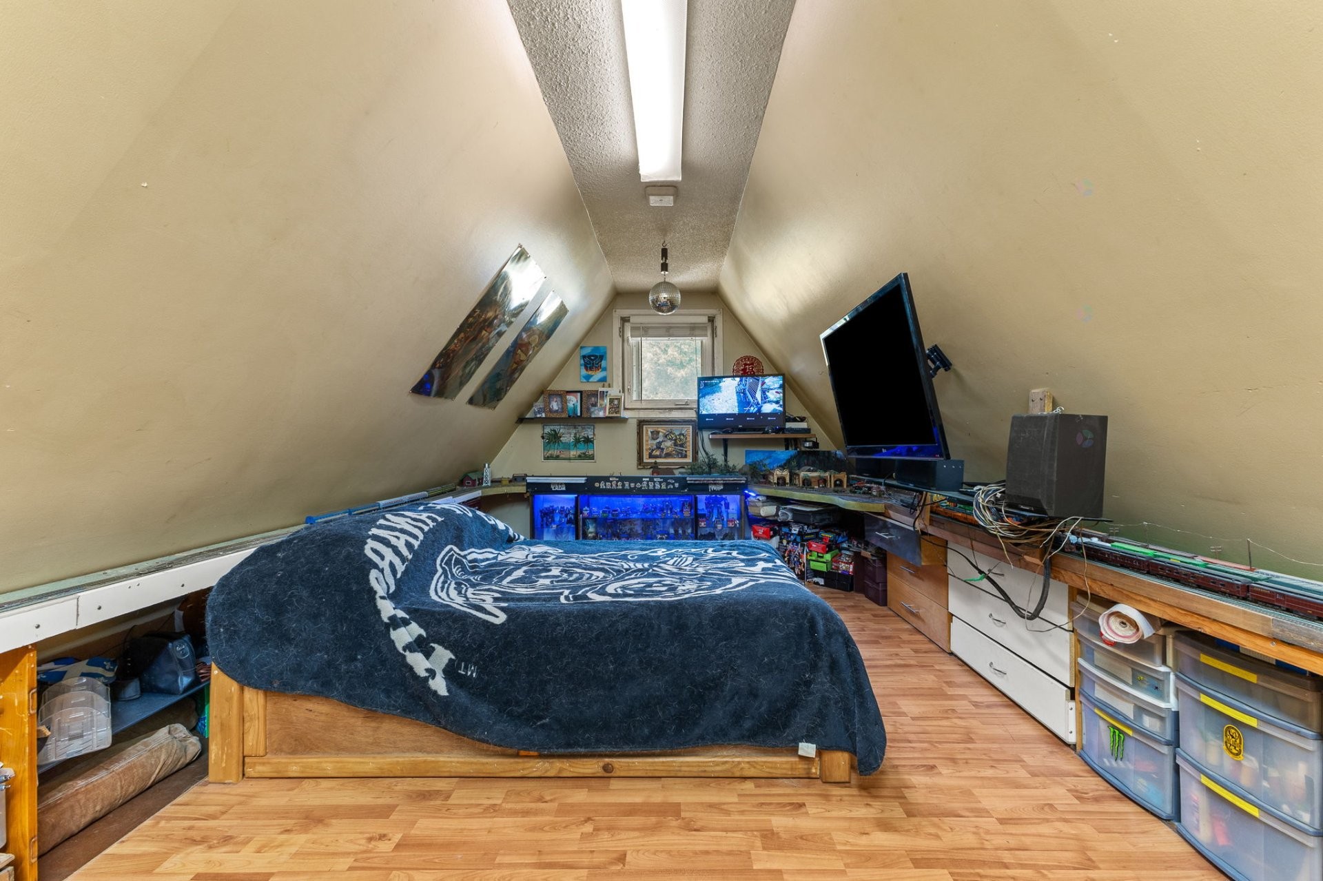 









370


Ch. St-Antoine

,
Val-des-Monts,




QC
J8N7H9

