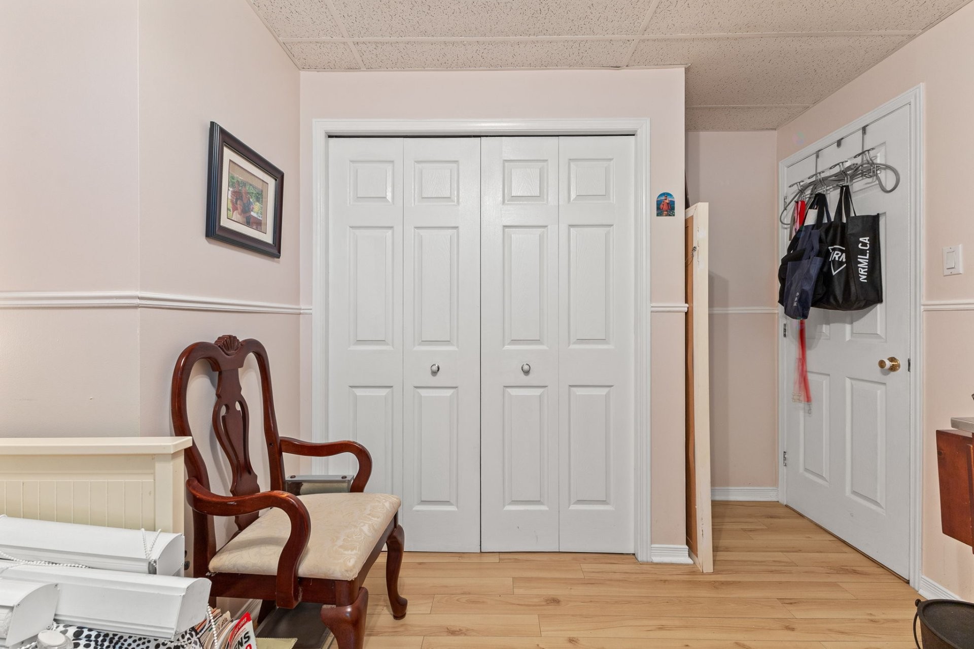 









370


Ch. St-Antoine

,
Val-des-Monts,




QC
J8N7H9


