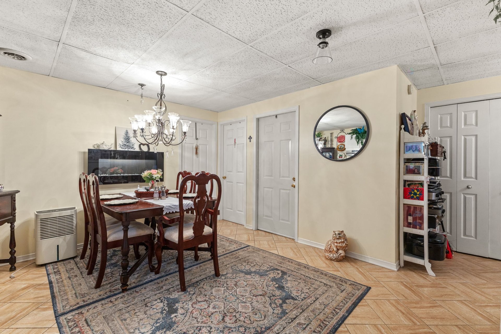 









370


Ch. St-Antoine

,
Val-des-Monts,




QC
J8N7H9

