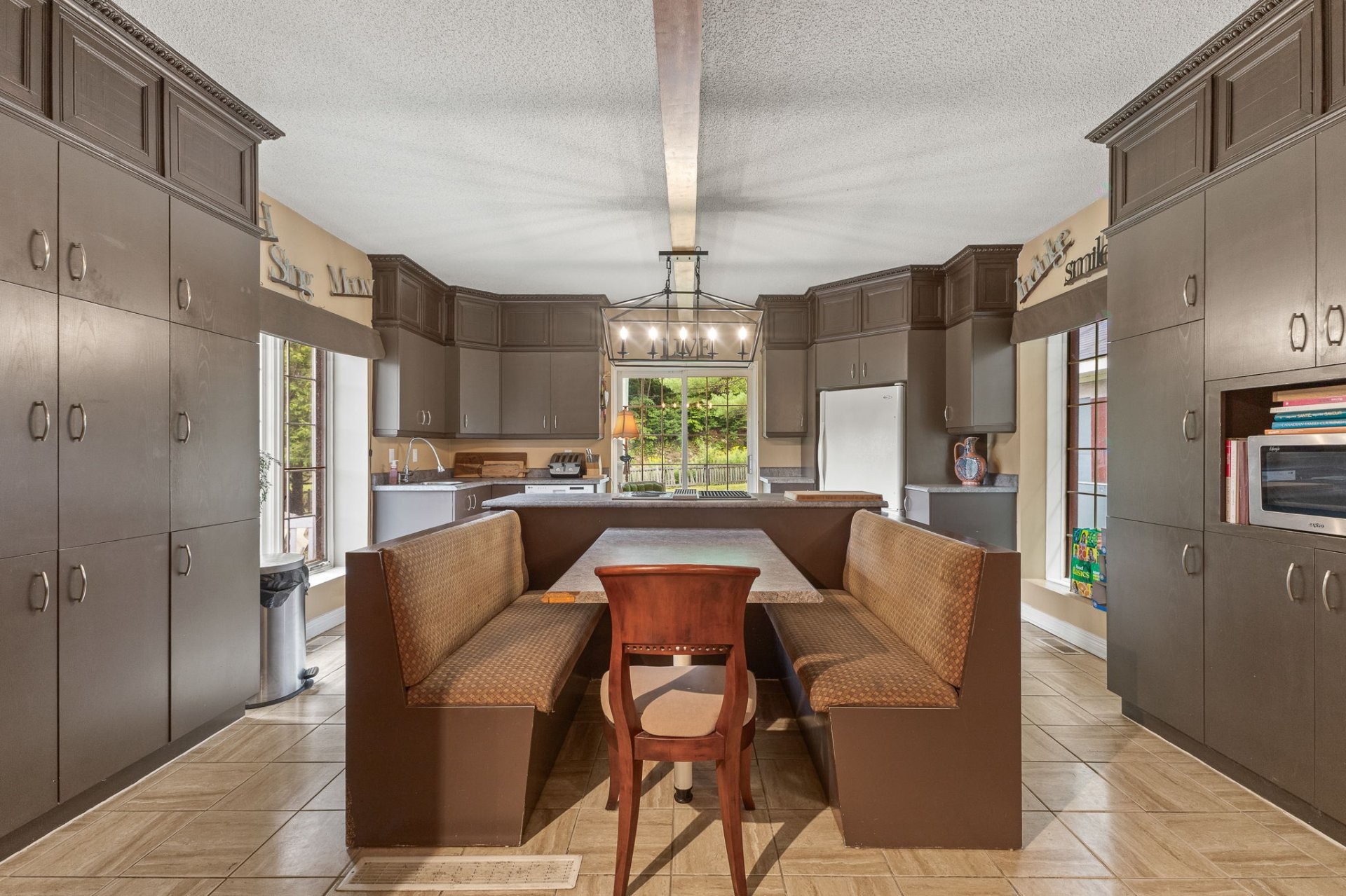 









370


Ch. St-Antoine

,
Val-des-Monts,




QC
J8N7H9

