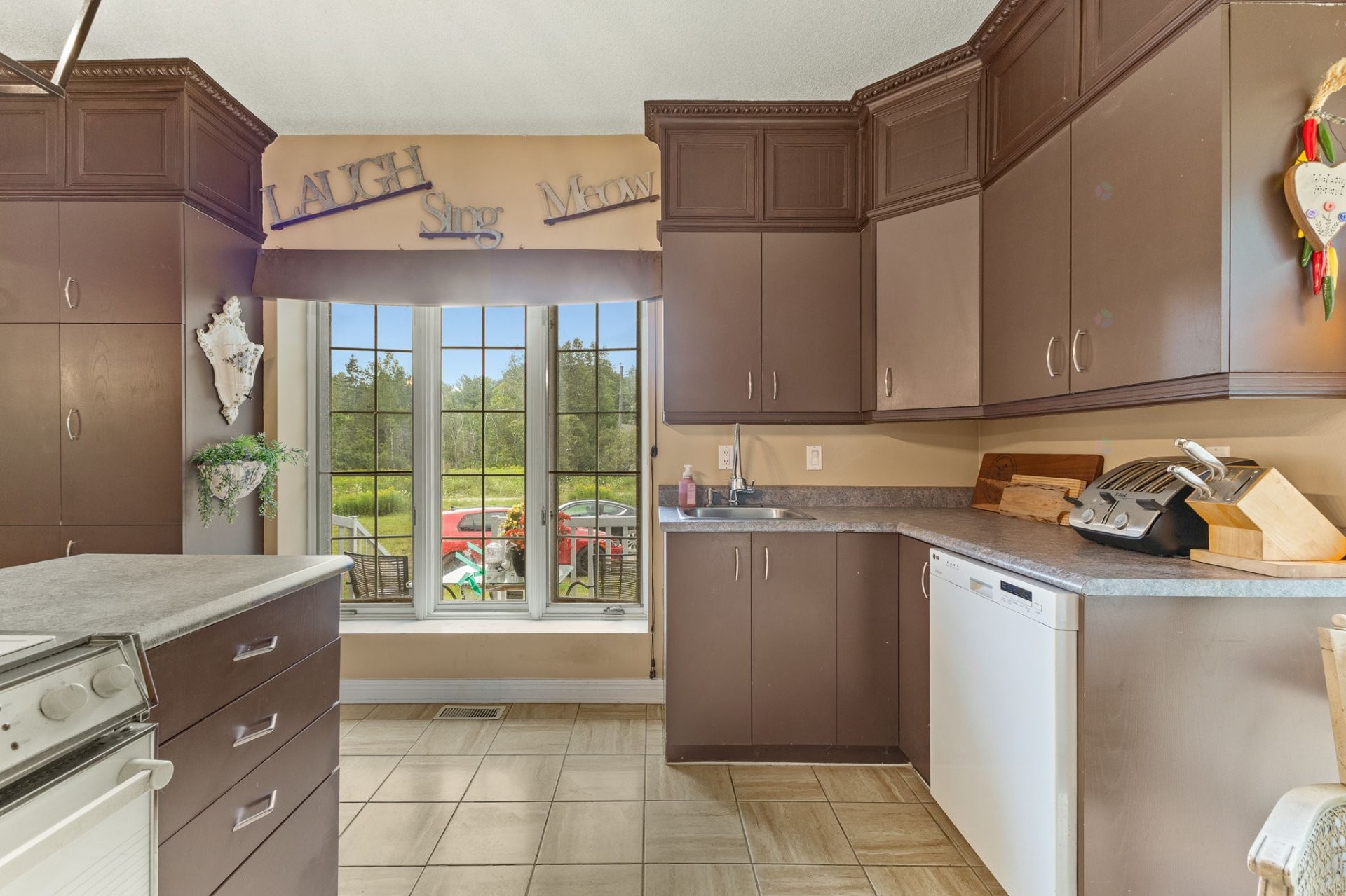 









370


Ch. St-Antoine

,
Val-des-Monts,




QC
J8N7H9

