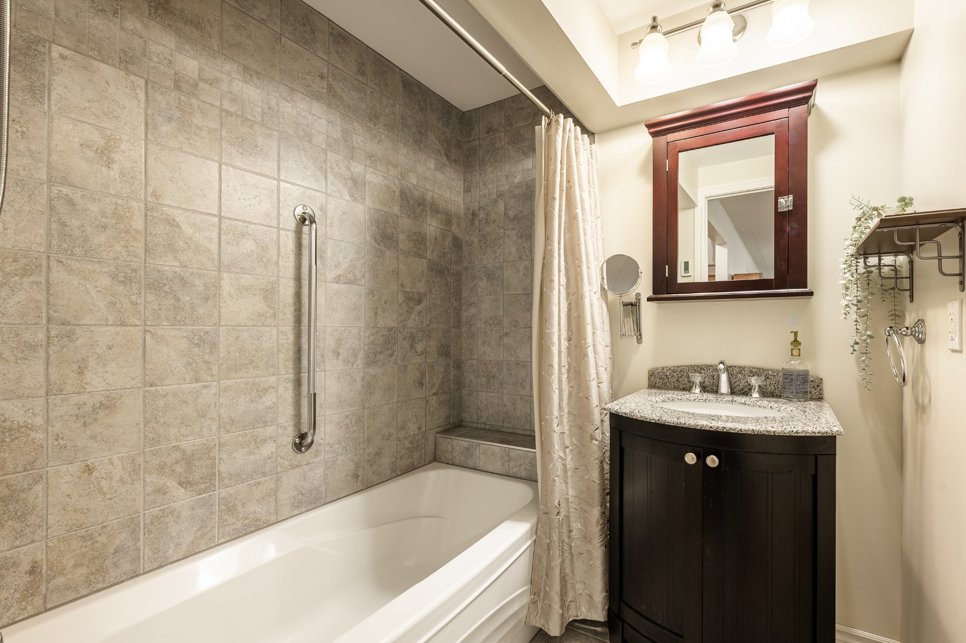 









117


Rue Jean-De Ronceray

,
Carignan,




QC
J3L6L8

