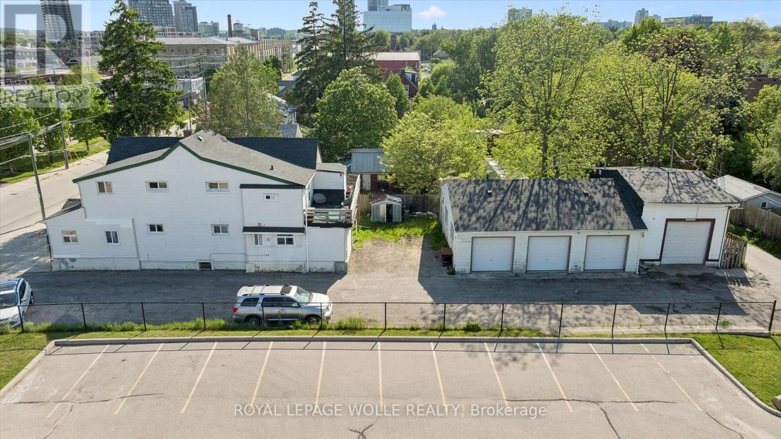 












202 BREITHAUPT STREET

,
Kitchener,




Ontario
N2H5H4

