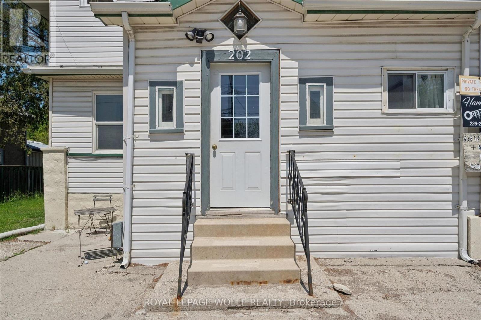 












202 BREITHAUPT STREET

,
Kitchener,




Ontario
N2H5H4

