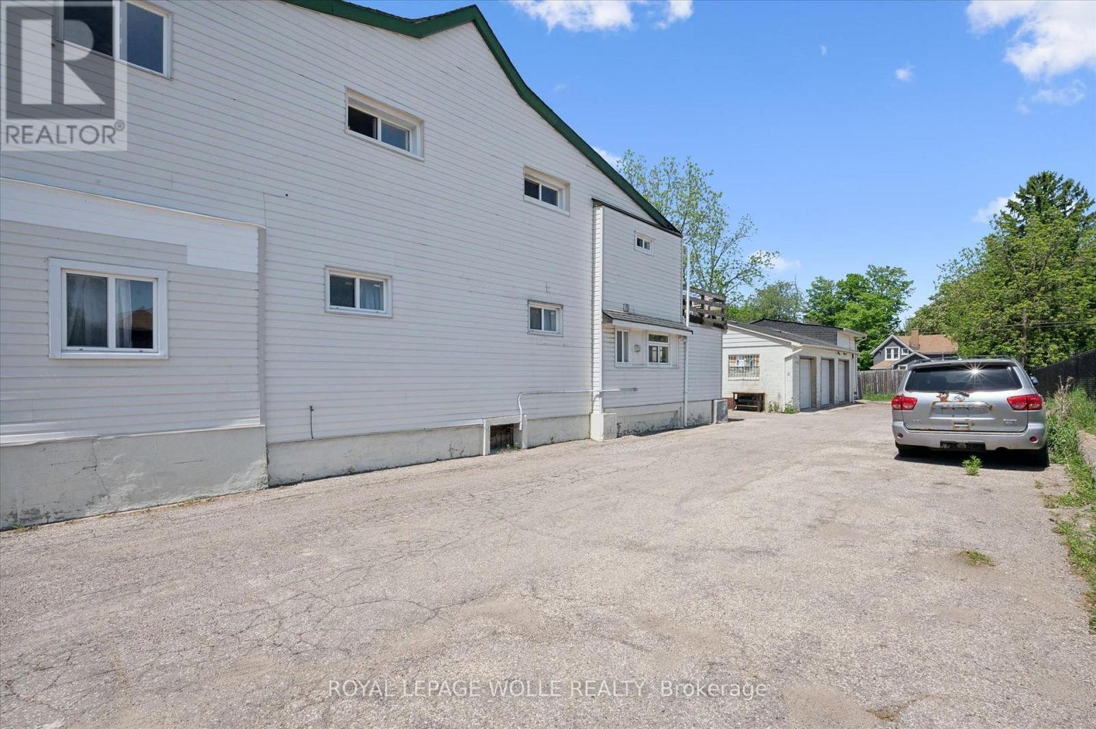 












202 BREITHAUPT STREET

,
Kitchener,




Ontario
N2H5H4

