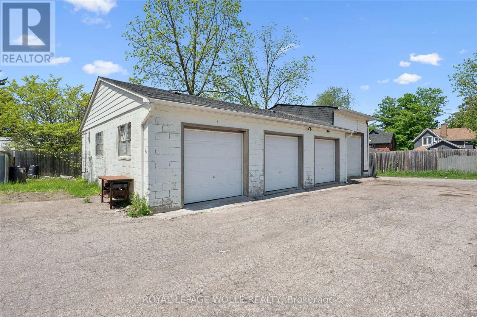 












202 BREITHAUPT STREET

,
Kitchener,




Ontario
N2H5H4

