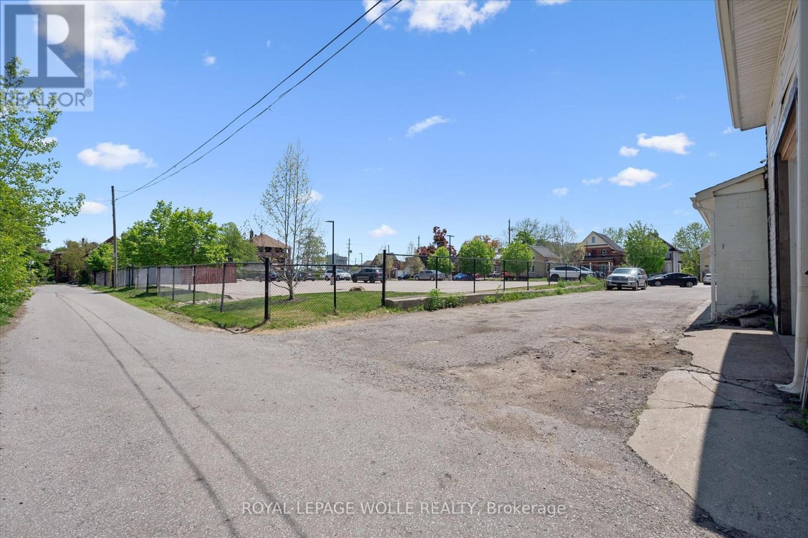 












202 BREITHAUPT STREET

,
Kitchener,




Ontario
N2H5H4

