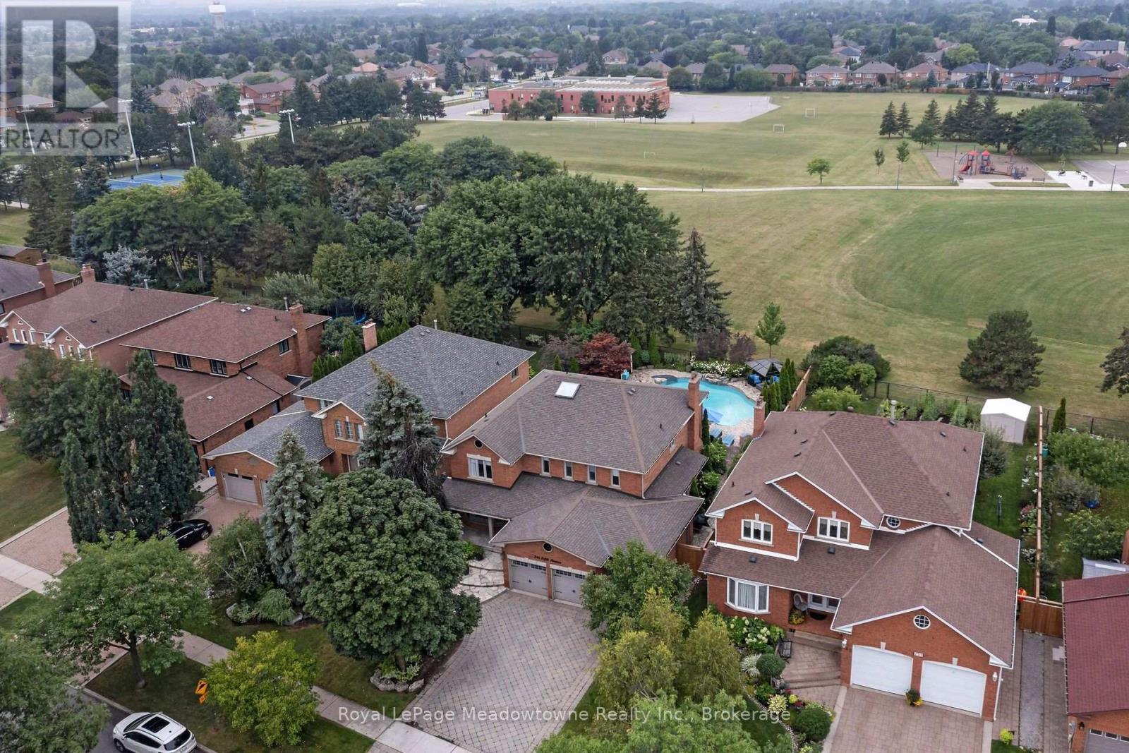 












246 FIFTH AVENUE

,
Vaughan (East Woodbridge),




Ontario
L4L7A3

