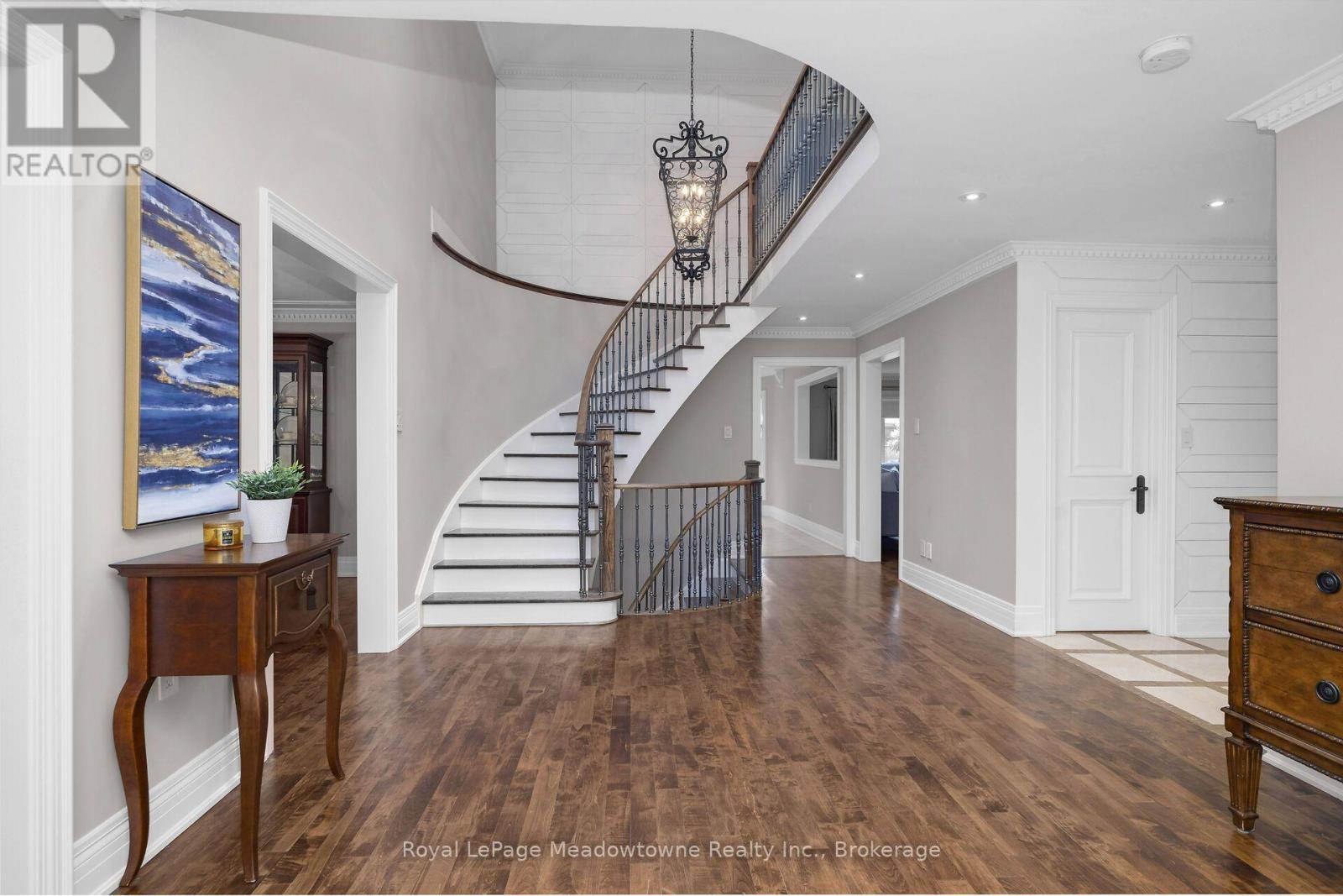 












246 FIFTH AVENUE

,
Vaughan (East Woodbridge),




Ontario
L4L7A3

