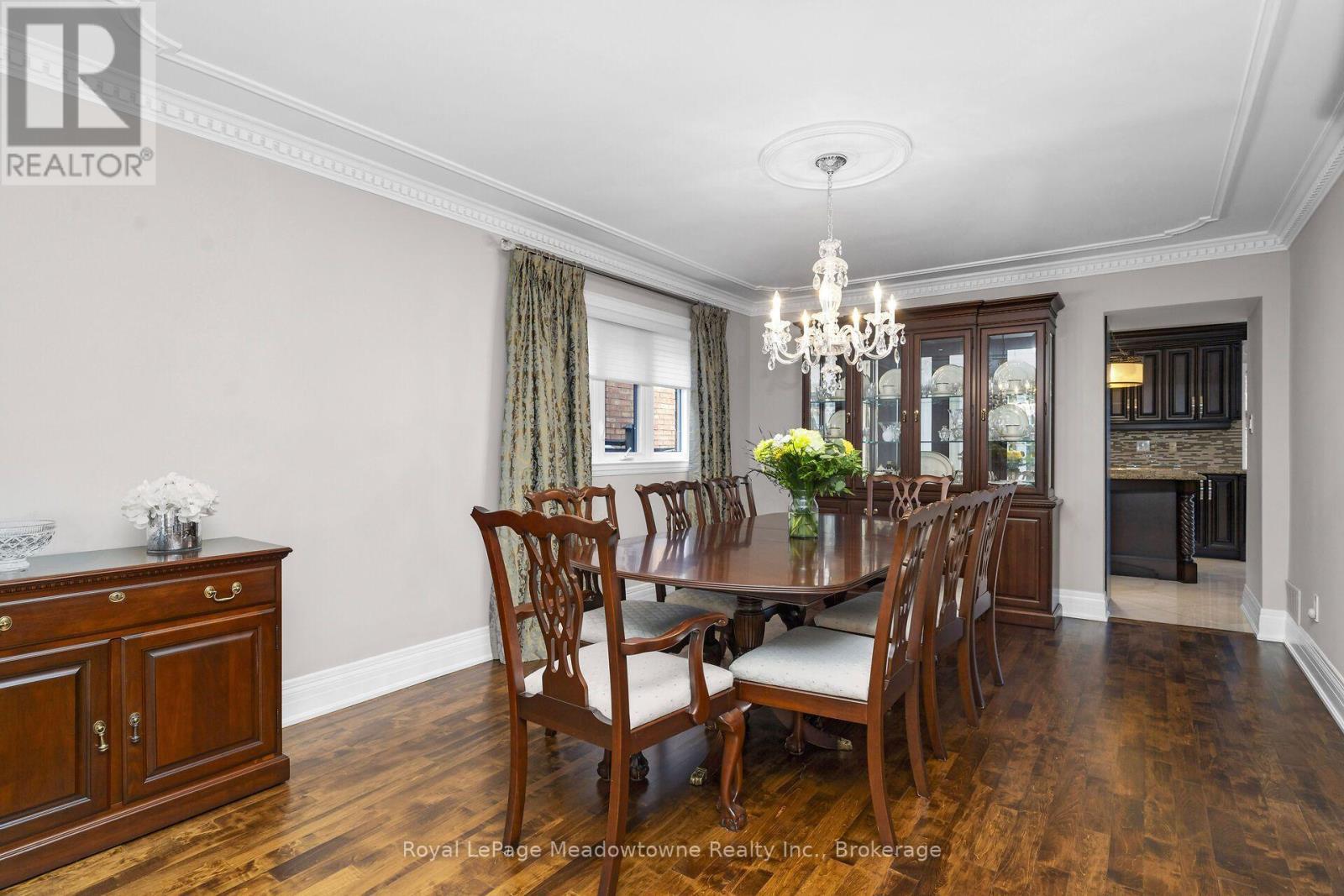 












246 FIFTH AVENUE

,
Vaughan (East Woodbridge),




Ontario
L4L7A3

