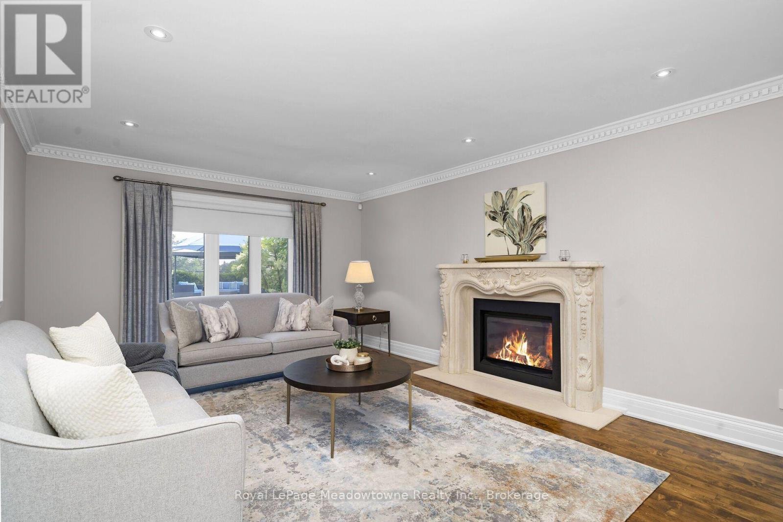 












246 FIFTH AVENUE

,
Vaughan (East Woodbridge),




Ontario
L4L7A3

