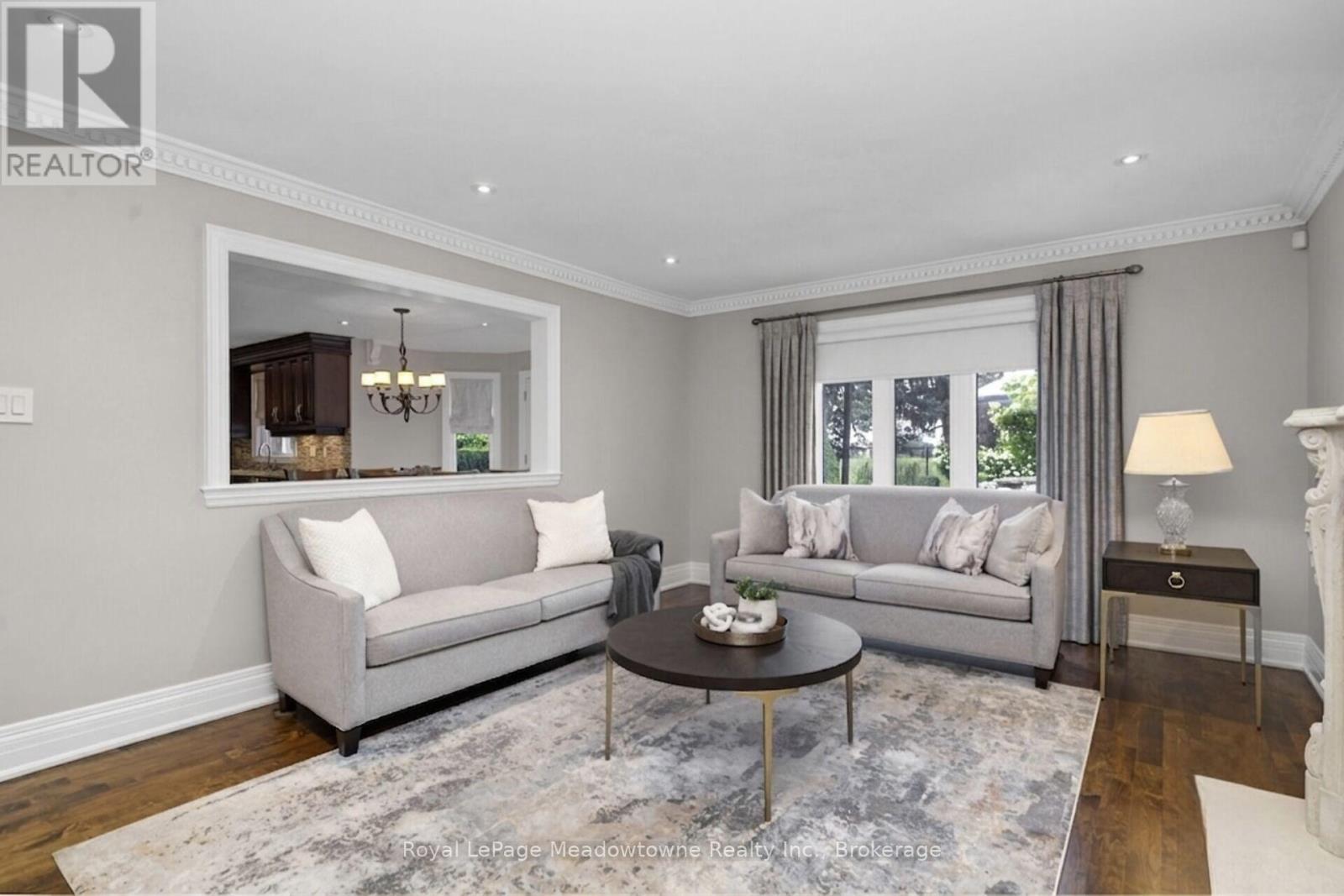 












246 FIFTH AVENUE

,
Vaughan (East Woodbridge),




Ontario
L4L7A3

