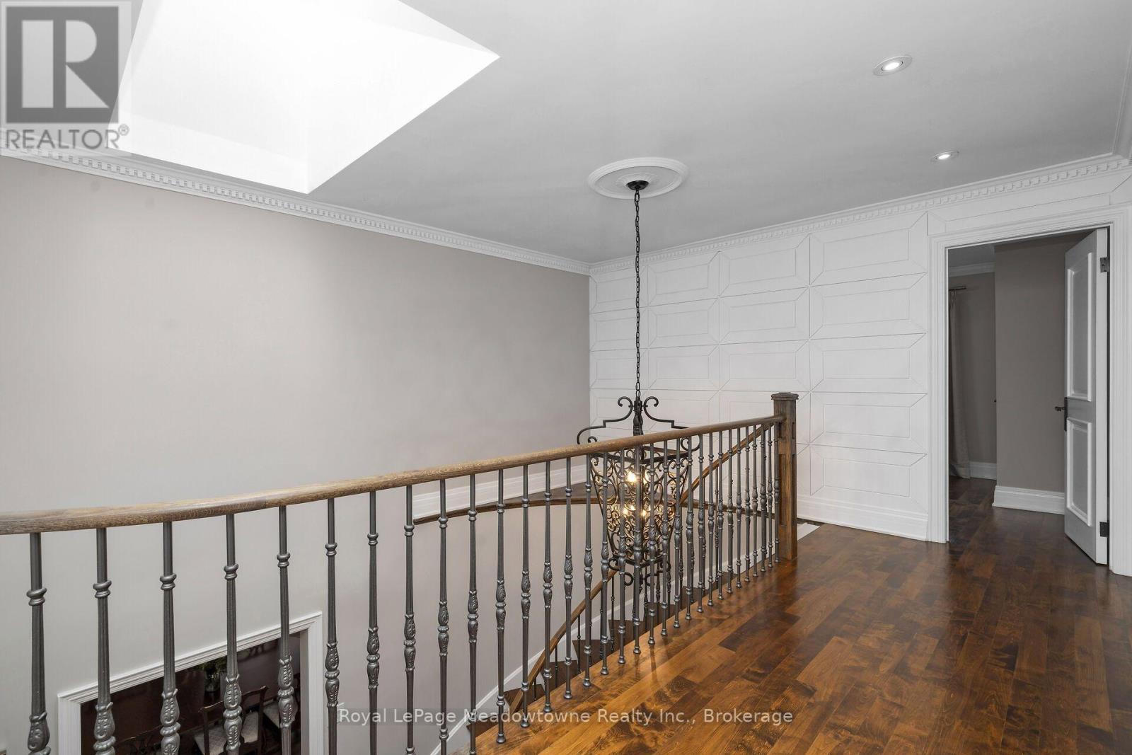 












246 FIFTH AVENUE

,
Vaughan (East Woodbridge),




Ontario
L4L7A3

