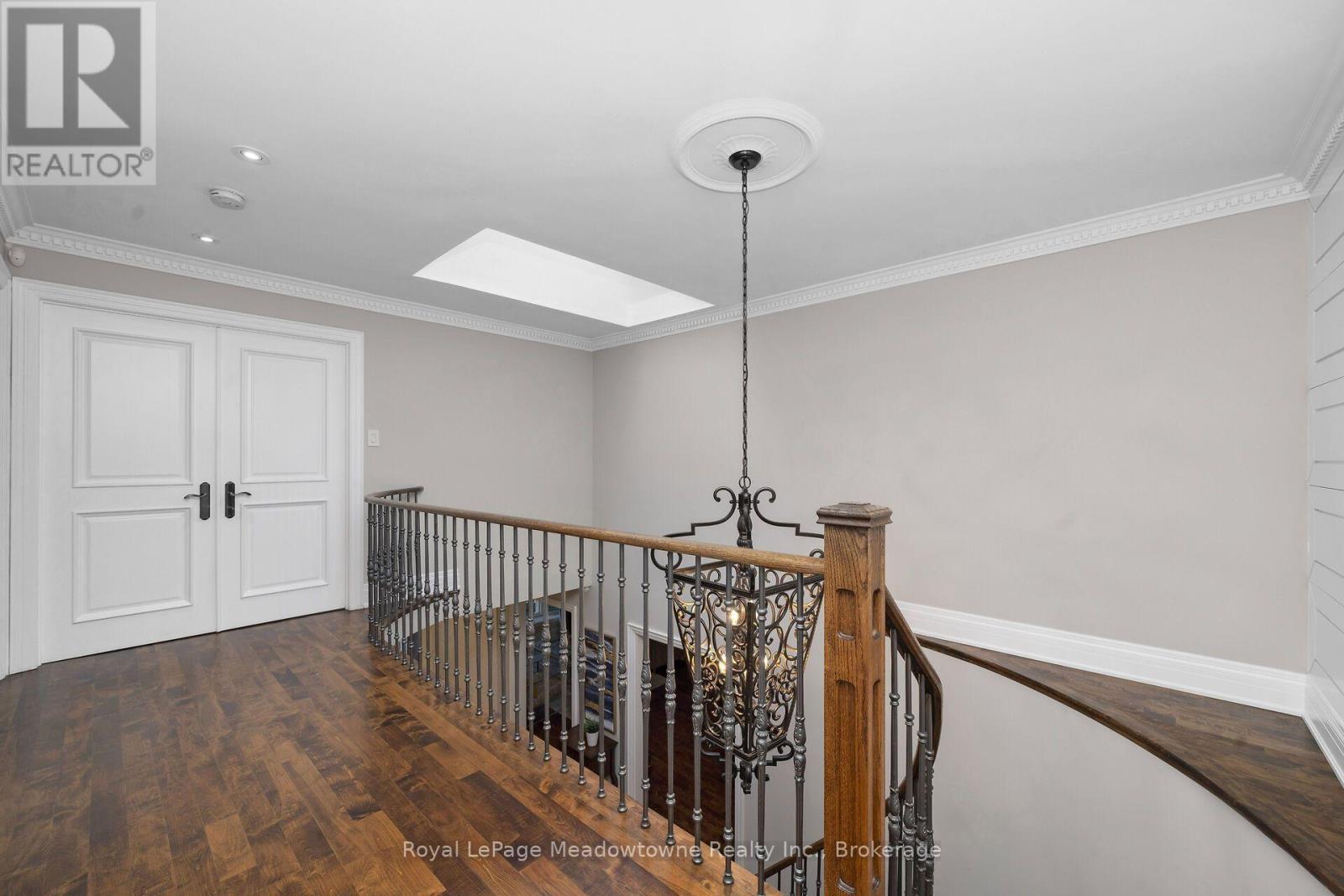 












246 FIFTH AVENUE

,
Vaughan (East Woodbridge),




Ontario
L4L7A3


