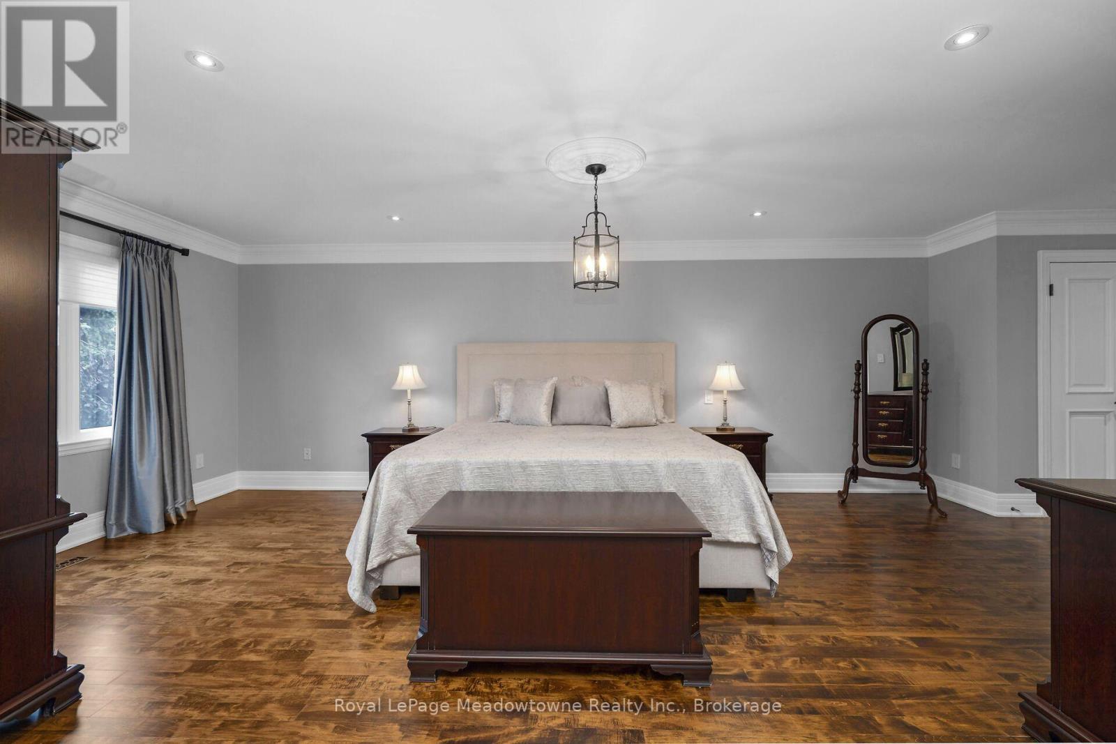 












246 FIFTH AVENUE

,
Vaughan (East Woodbridge),




Ontario
L4L7A3

