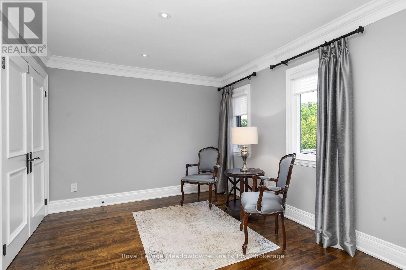 












246 FIFTH AVENUE

,
Vaughan (East Woodbridge),




Ontario
L4L7A3

