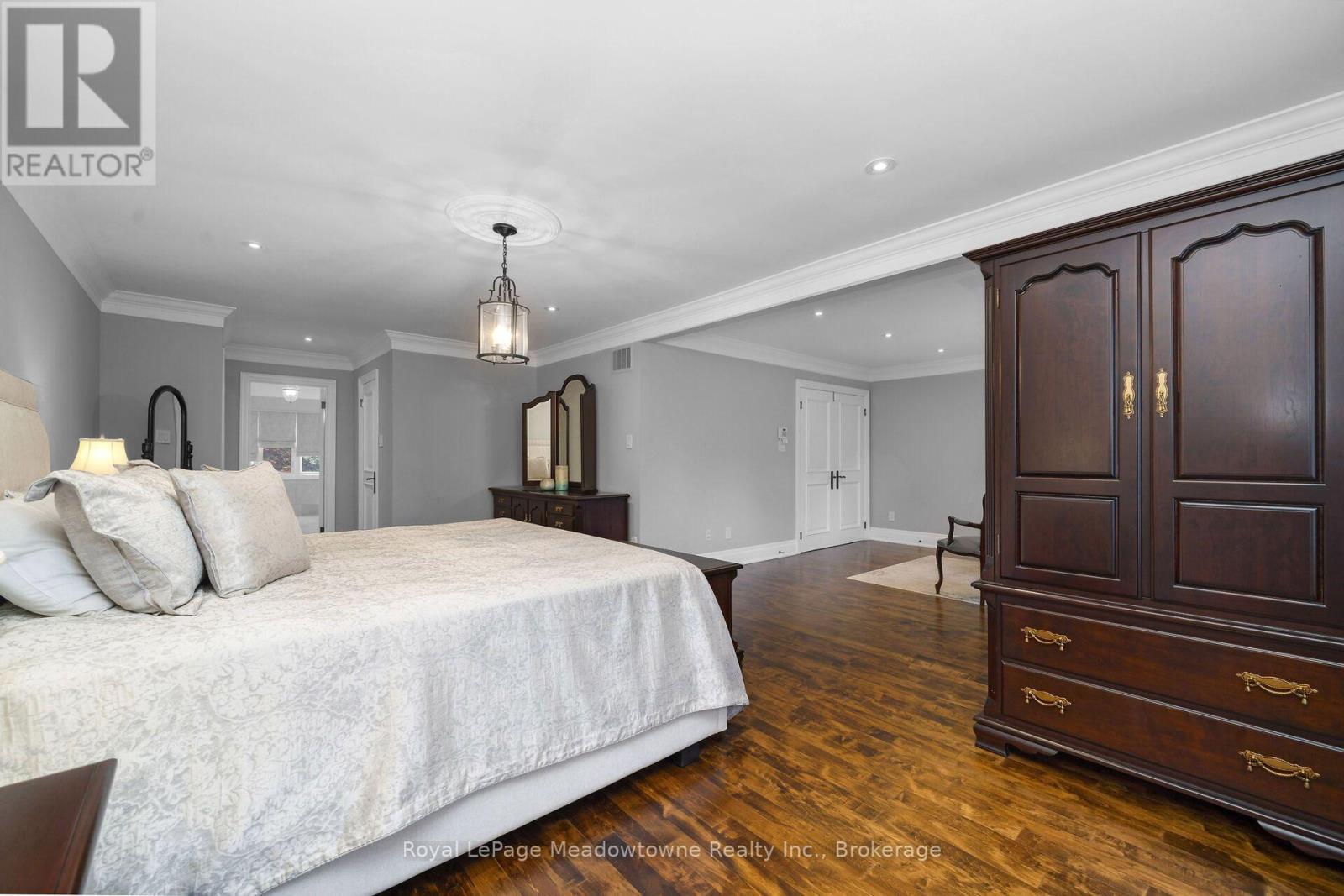 












246 FIFTH AVENUE

,
Vaughan (East Woodbridge),




Ontario
L4L7A3

