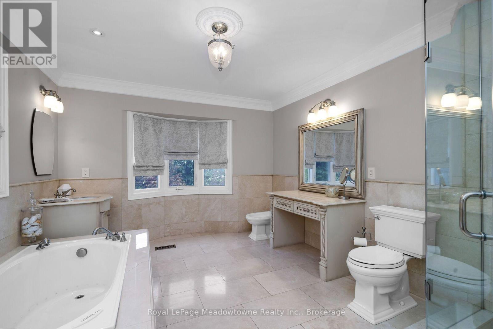 












246 FIFTH AVENUE

,
Vaughan (East Woodbridge),




Ontario
L4L7A3

