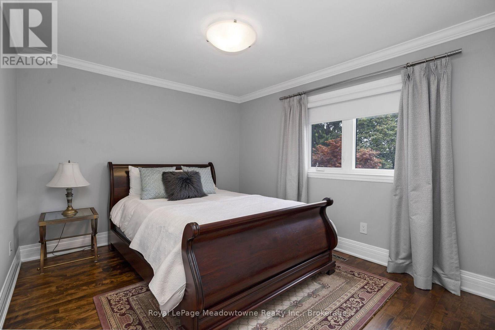 












246 FIFTH AVENUE

,
Vaughan (East Woodbridge),




Ontario
L4L7A3

