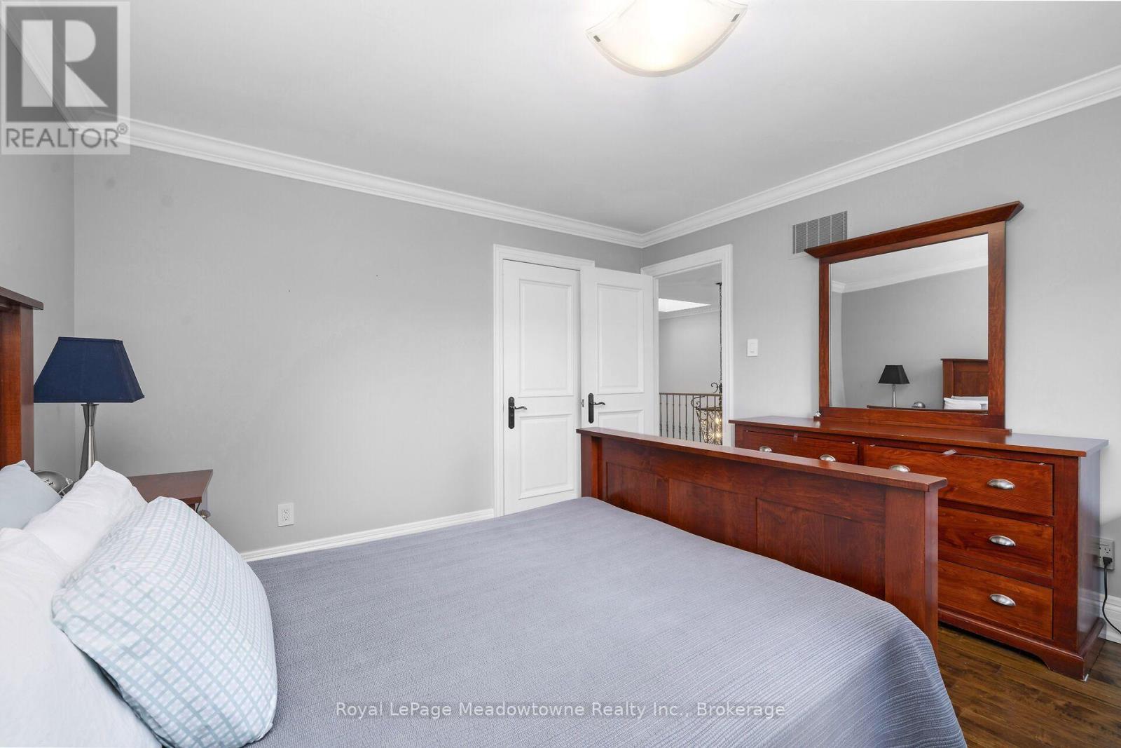 












246 FIFTH AVENUE

,
Vaughan (East Woodbridge),




Ontario
L4L7A3

