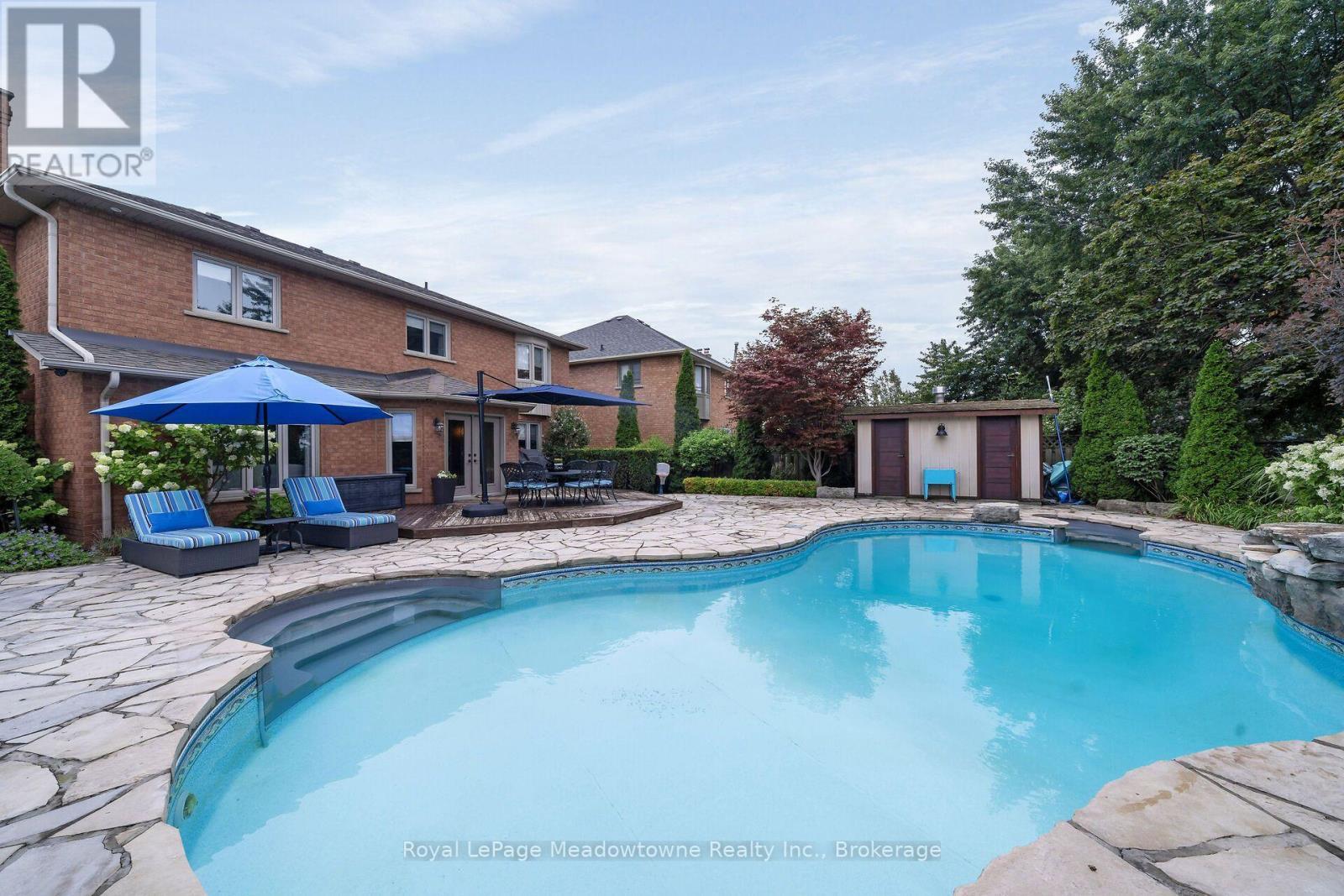 












246 FIFTH AVENUE

,
Vaughan (East Woodbridge),




Ontario
L4L7A3

